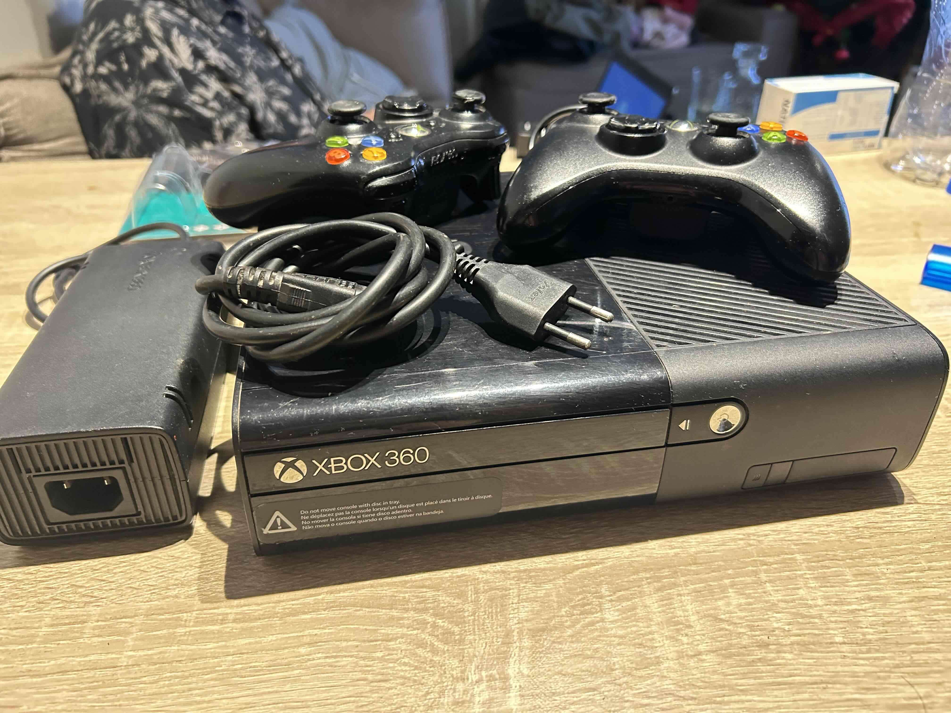 Consola Xbox 360 RGH + 2 MANDOS + PENDRIVE 64GB - miniatura 6