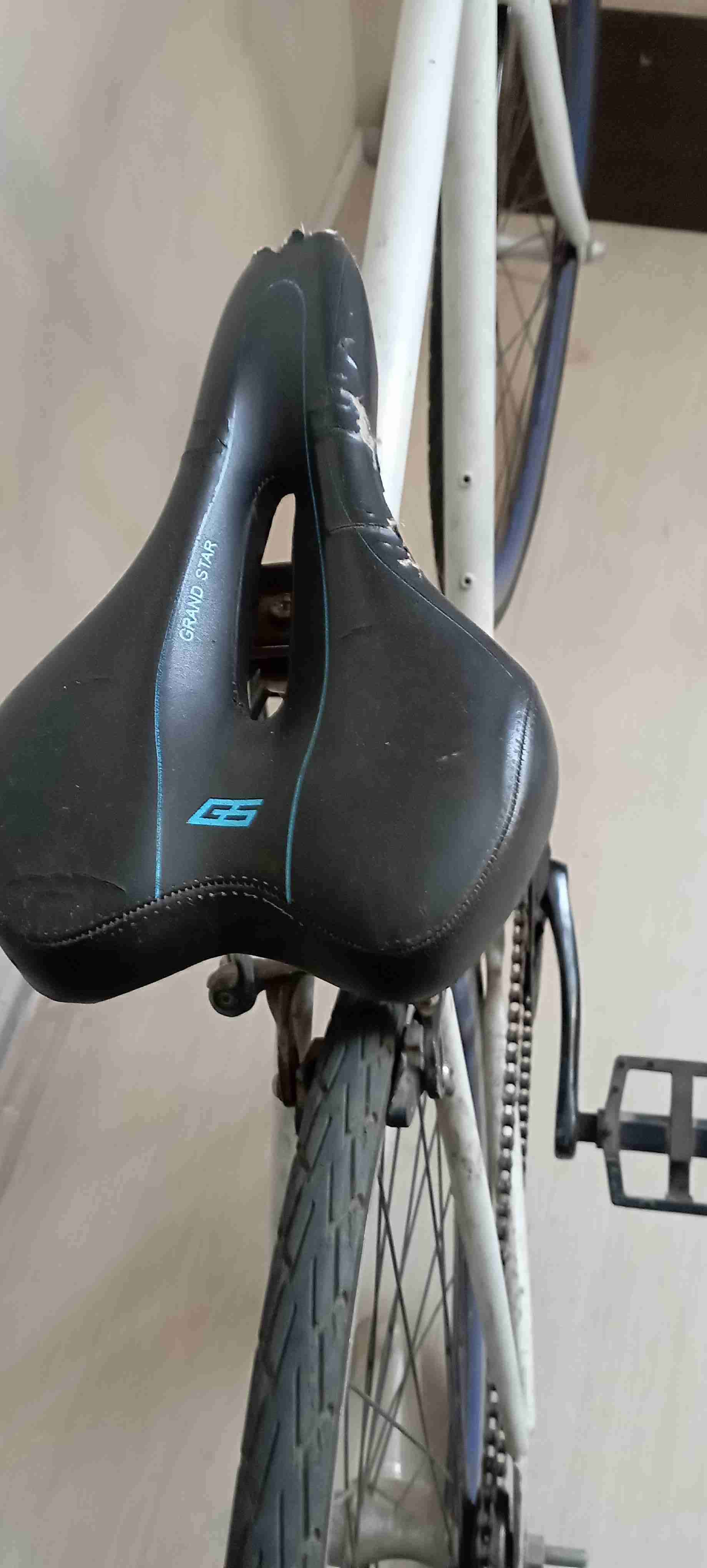 Bicicleta urbana color blanco - miniatura 2