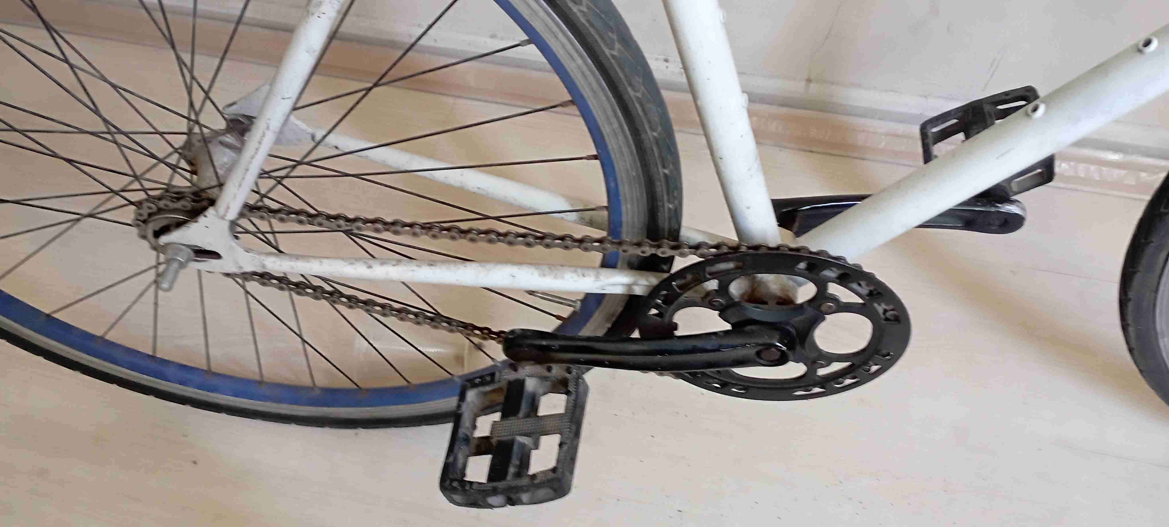 Bicicleta urbana color blanco - miniatura 4