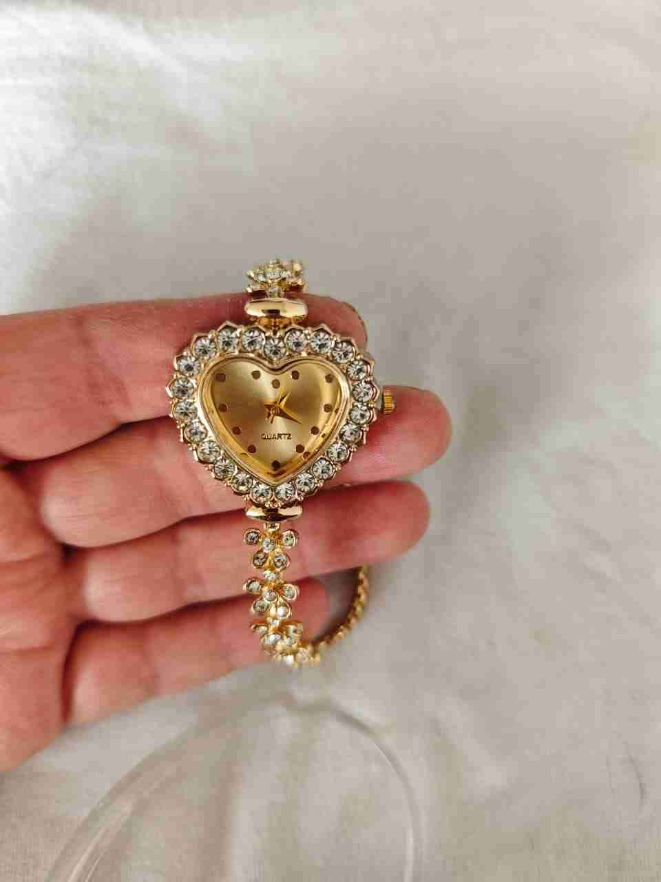 Reloj pulsera dorado con brillantes - miniatura 2