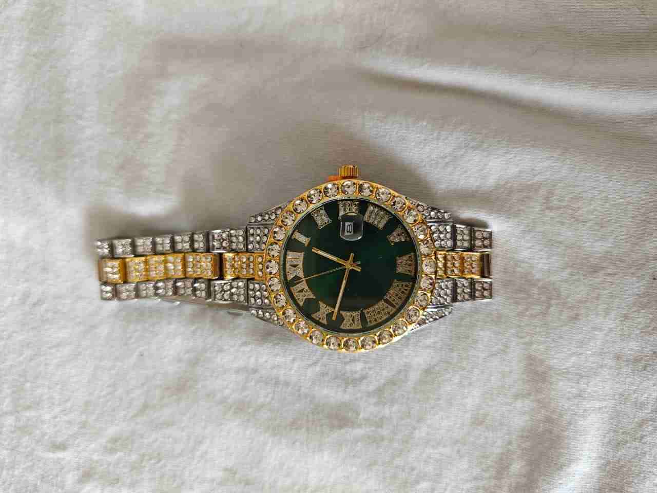 Reloj pulsera dorado con brillantes - miniatura 3