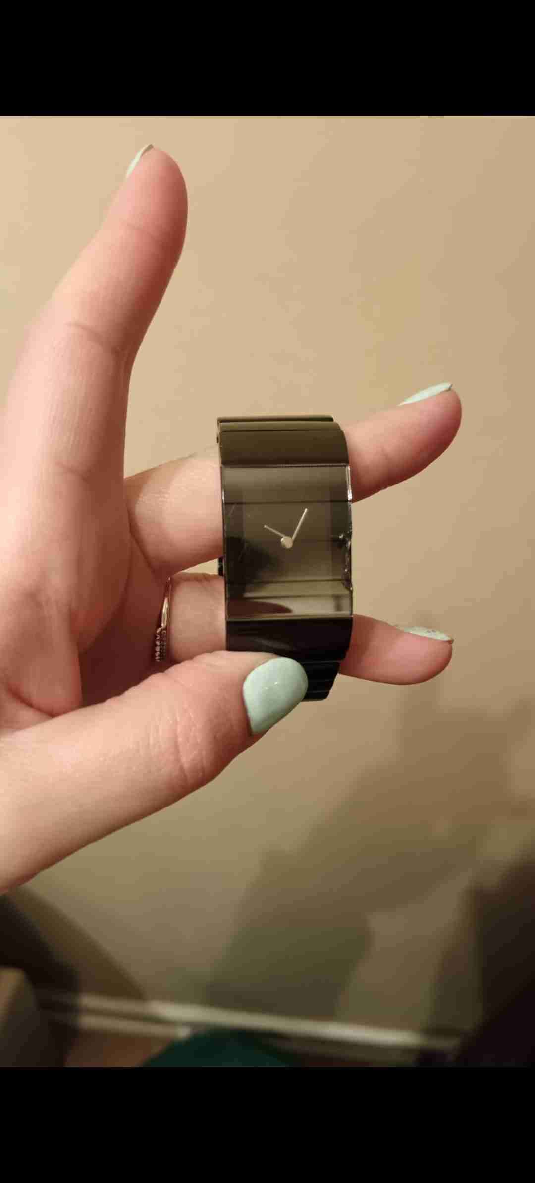 Reloj de pulsera moderno