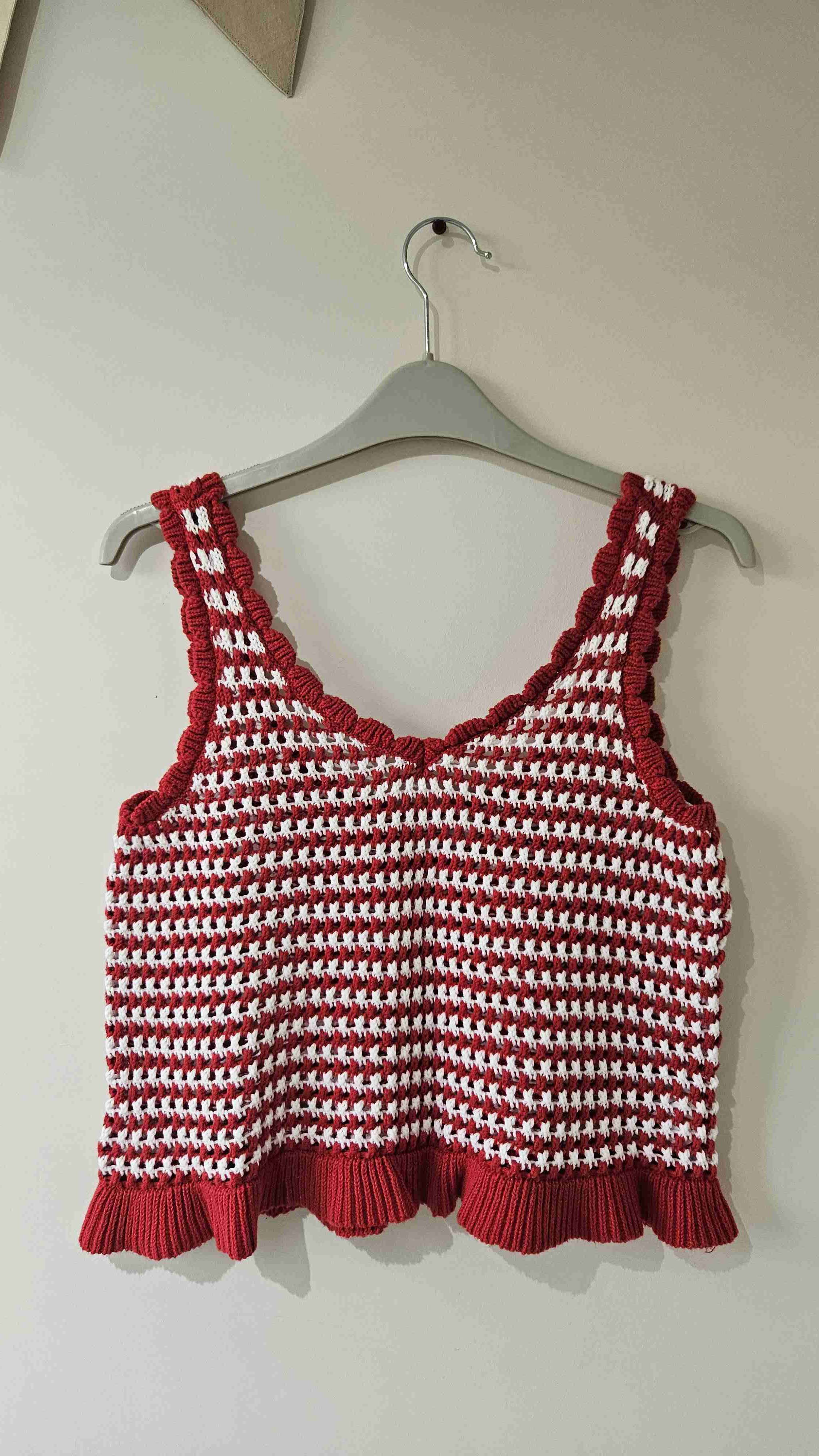 Top tejido rojo y blanco