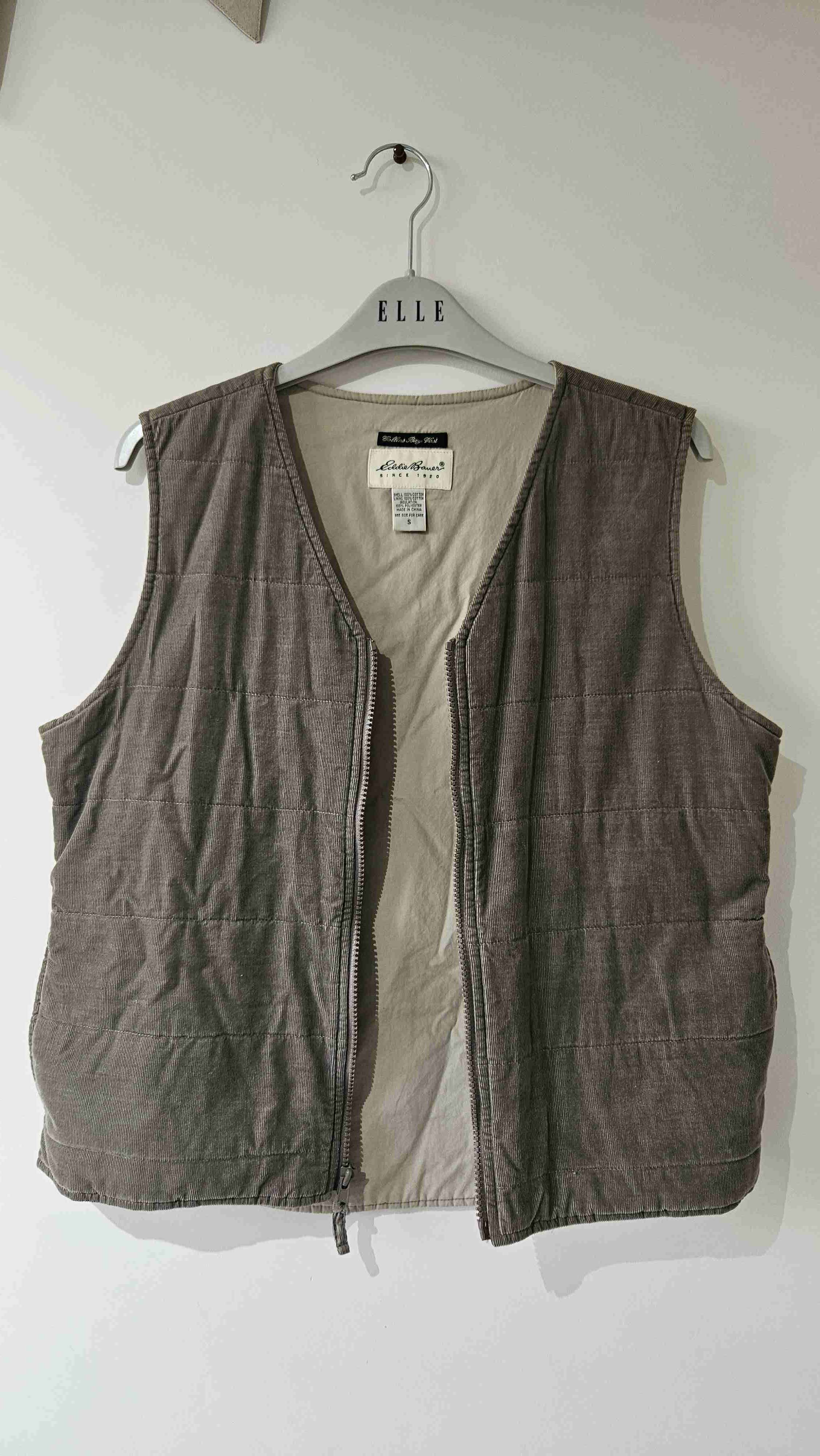 Chaleco café sin mangas - miniatura 2