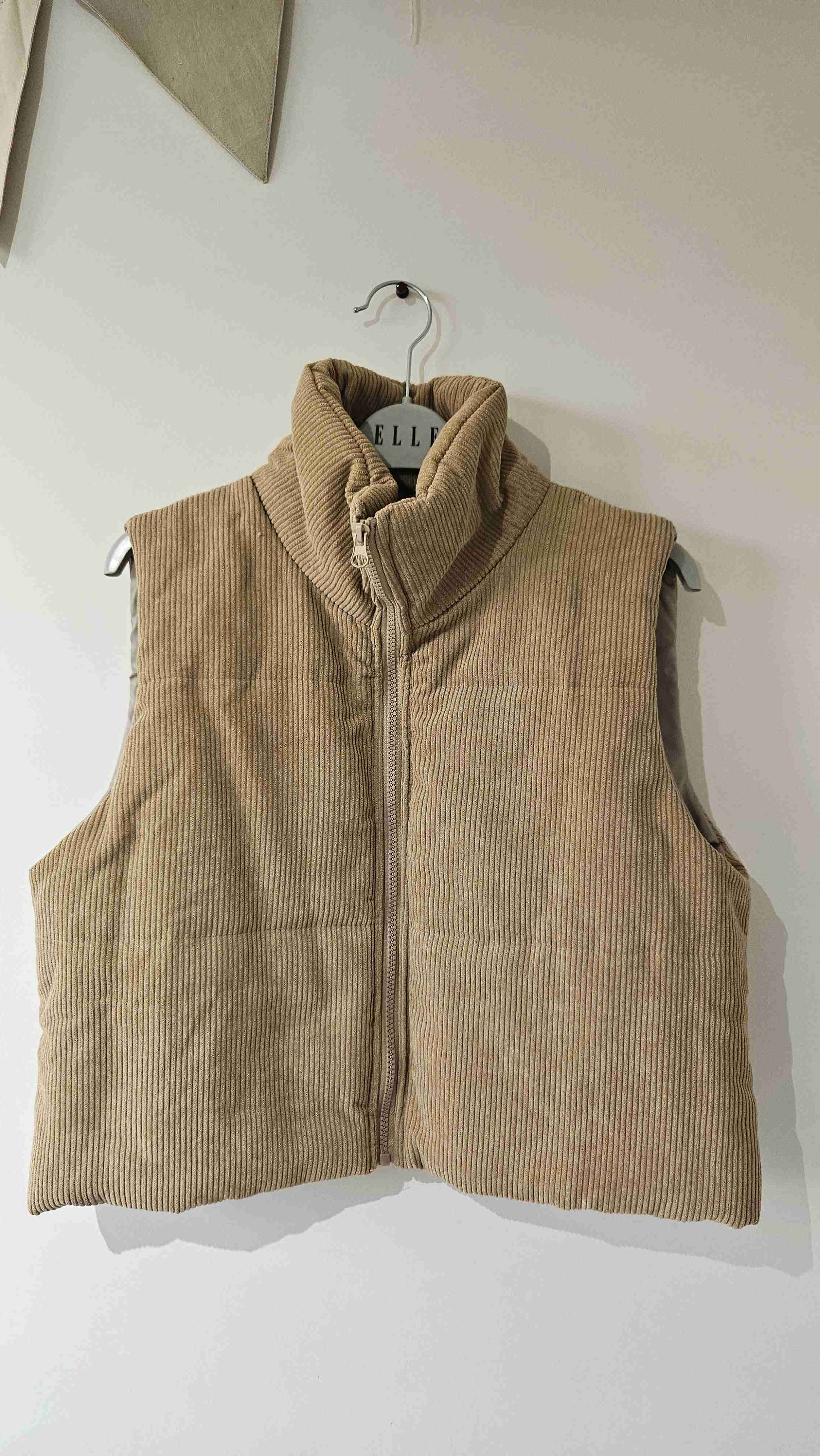 Chaleco sin mangas beige