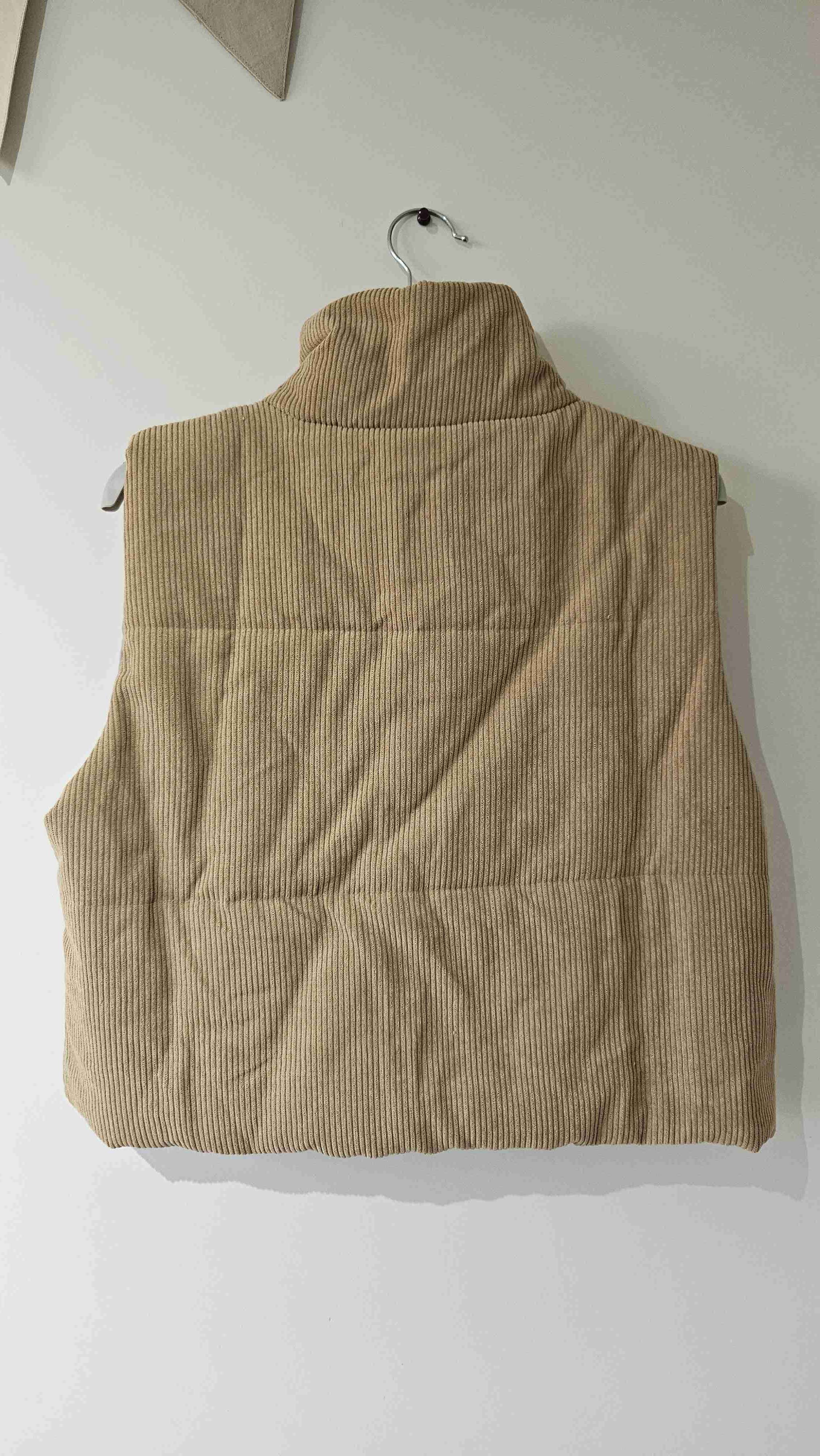 Chaleco sin mangas beige - miniatura 2