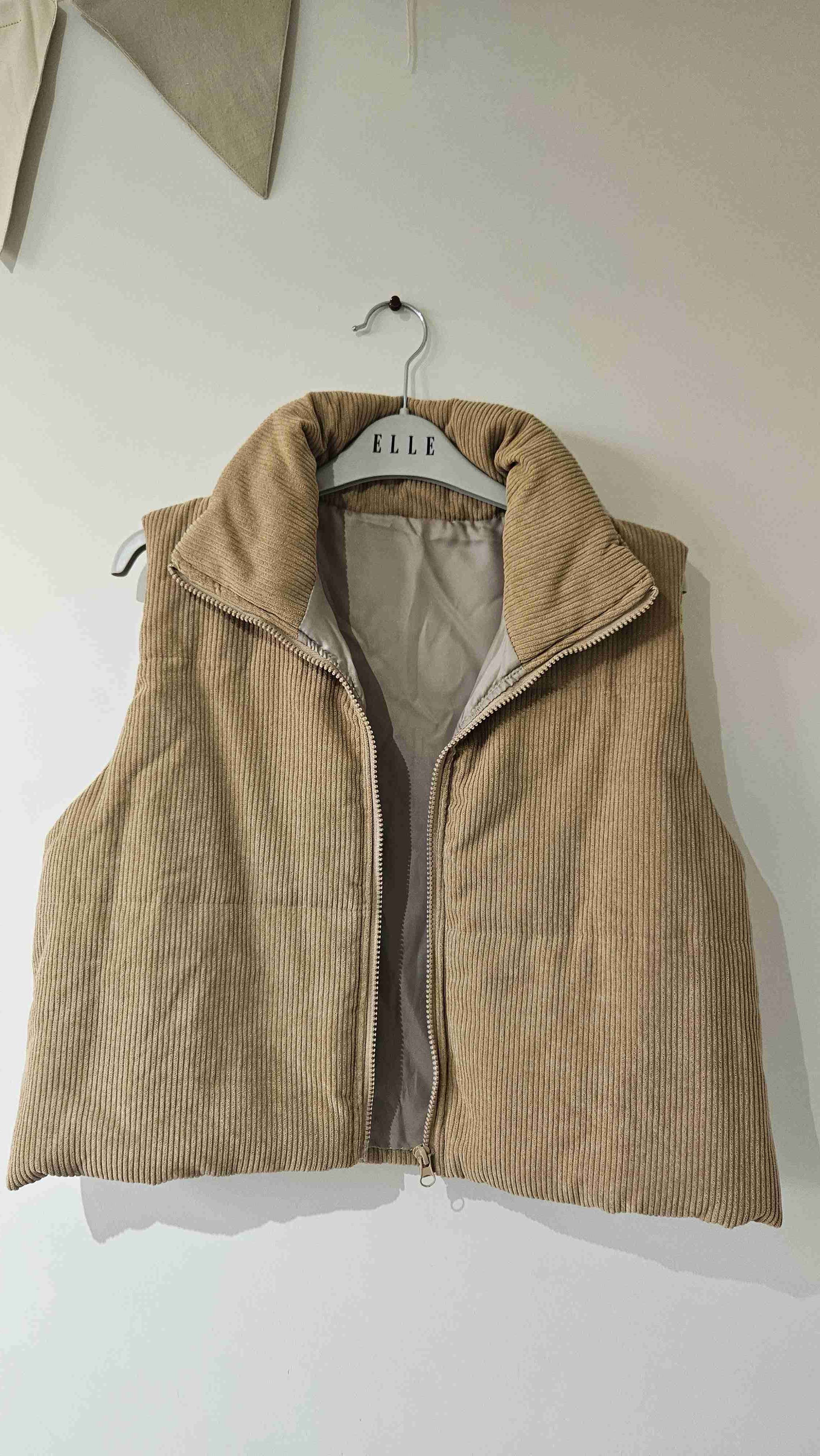 Chaleco sin mangas beige - miniatura 3