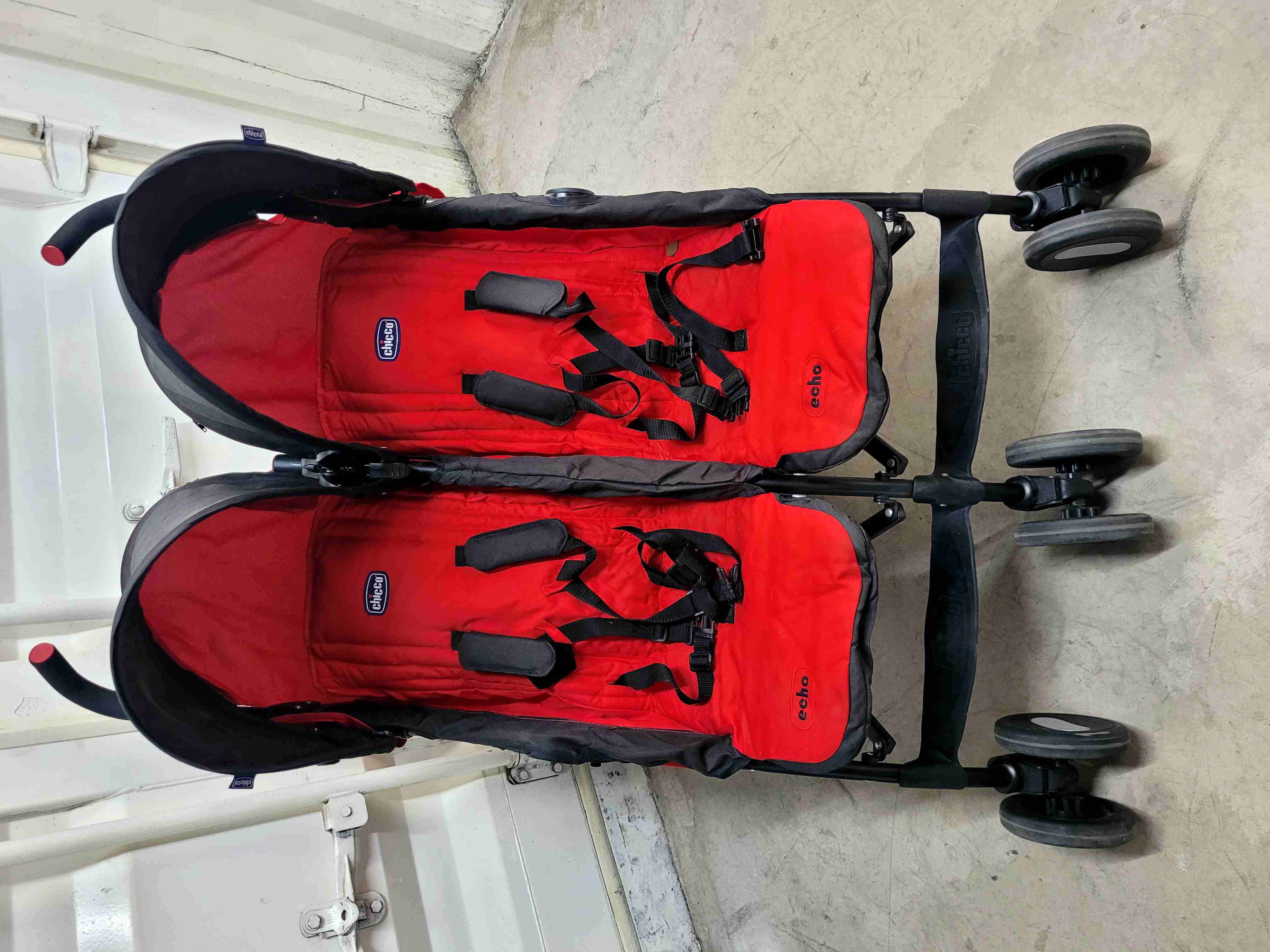 Coche doble rojo y negro Chicco - miniatura 2