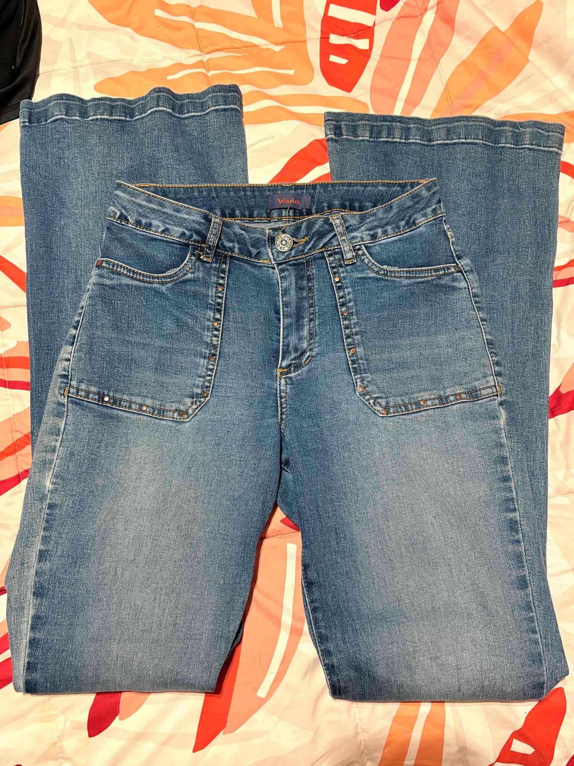 Jeans azul con bolsillos