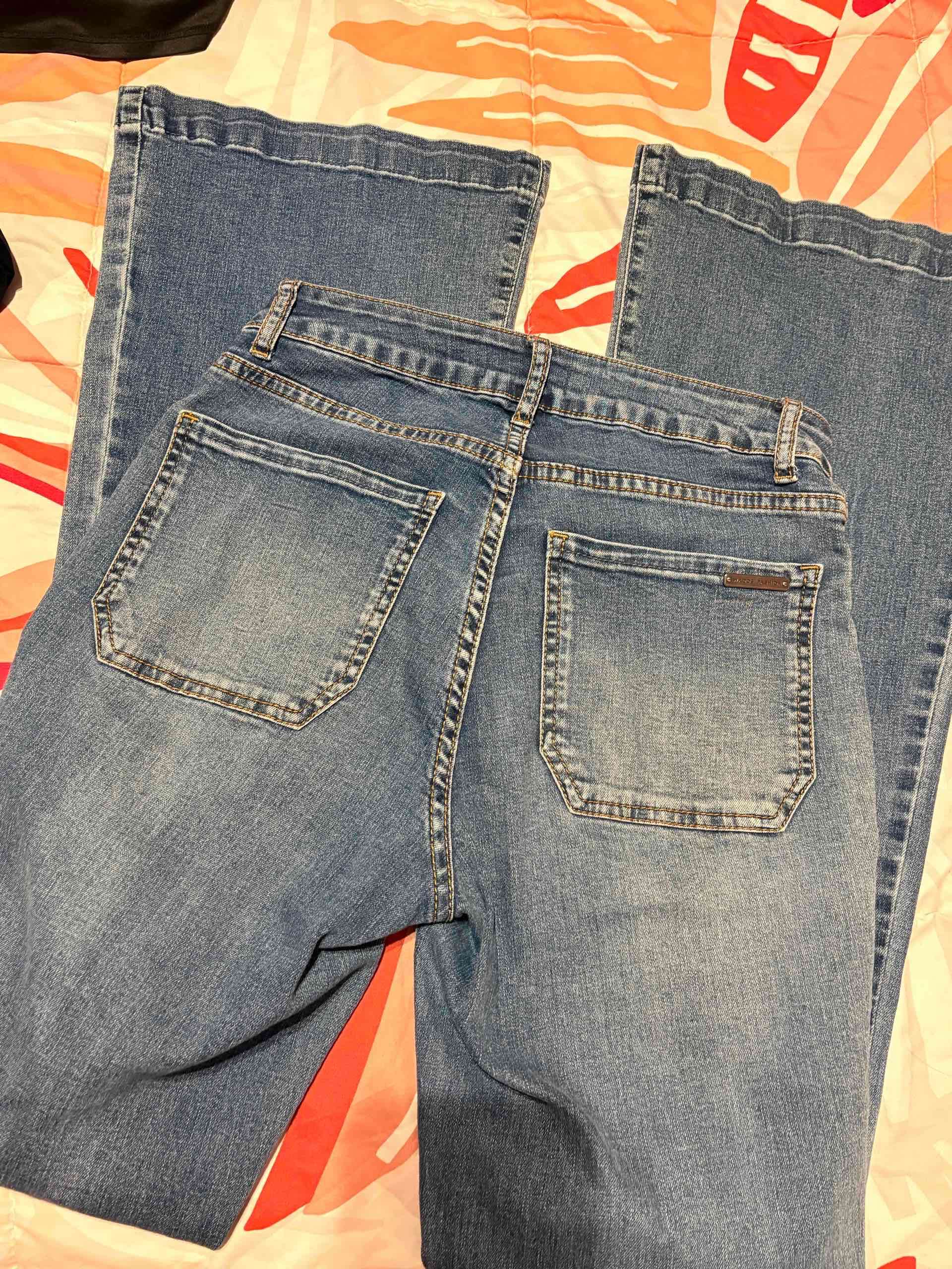 Jeans azul con bolsillos - miniatura 4