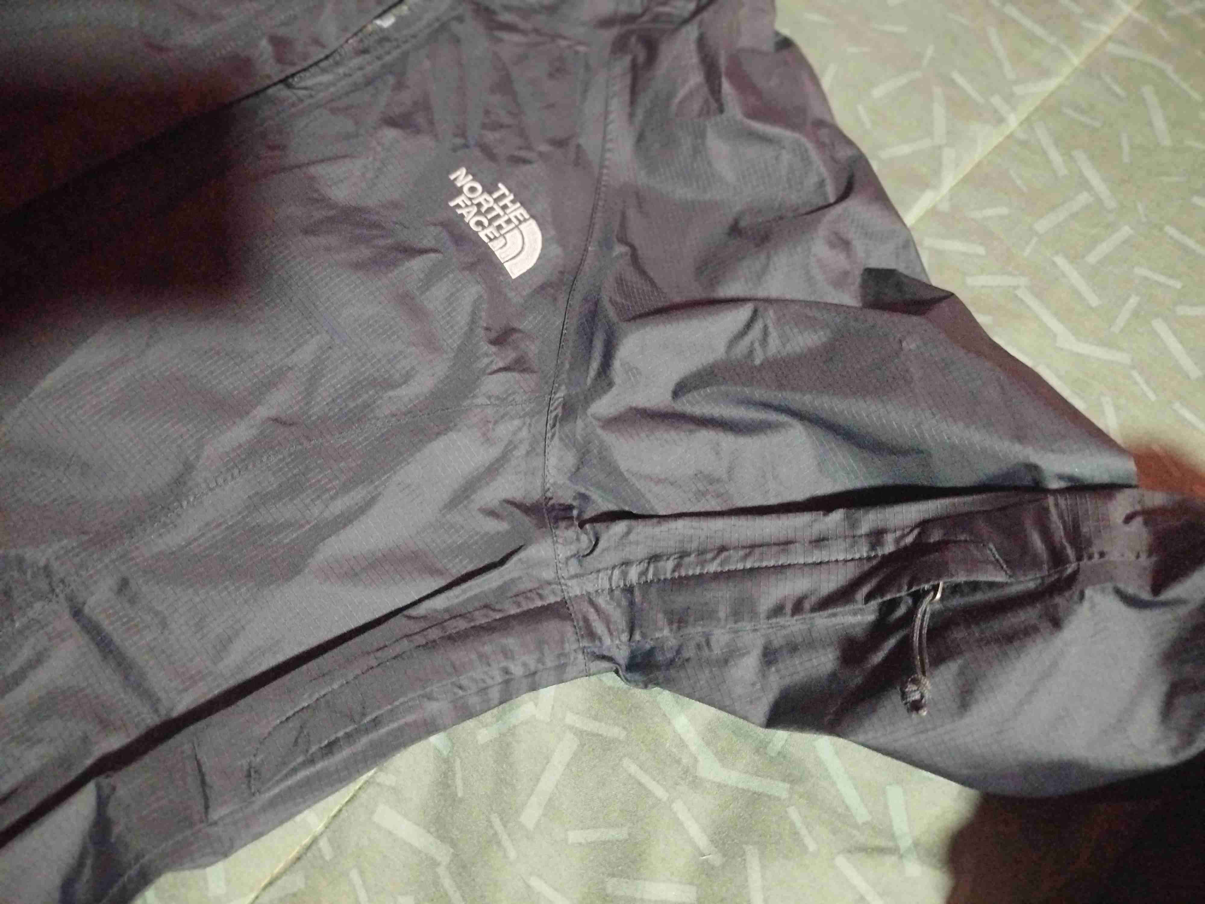 Chaqueta  THE NORTH FACE negra impermeable mujer - miniatura 3
