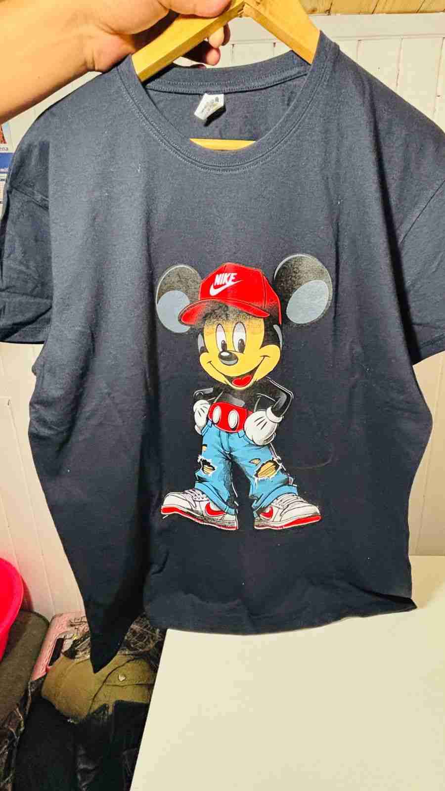 Polera negra con Mickey Mouse