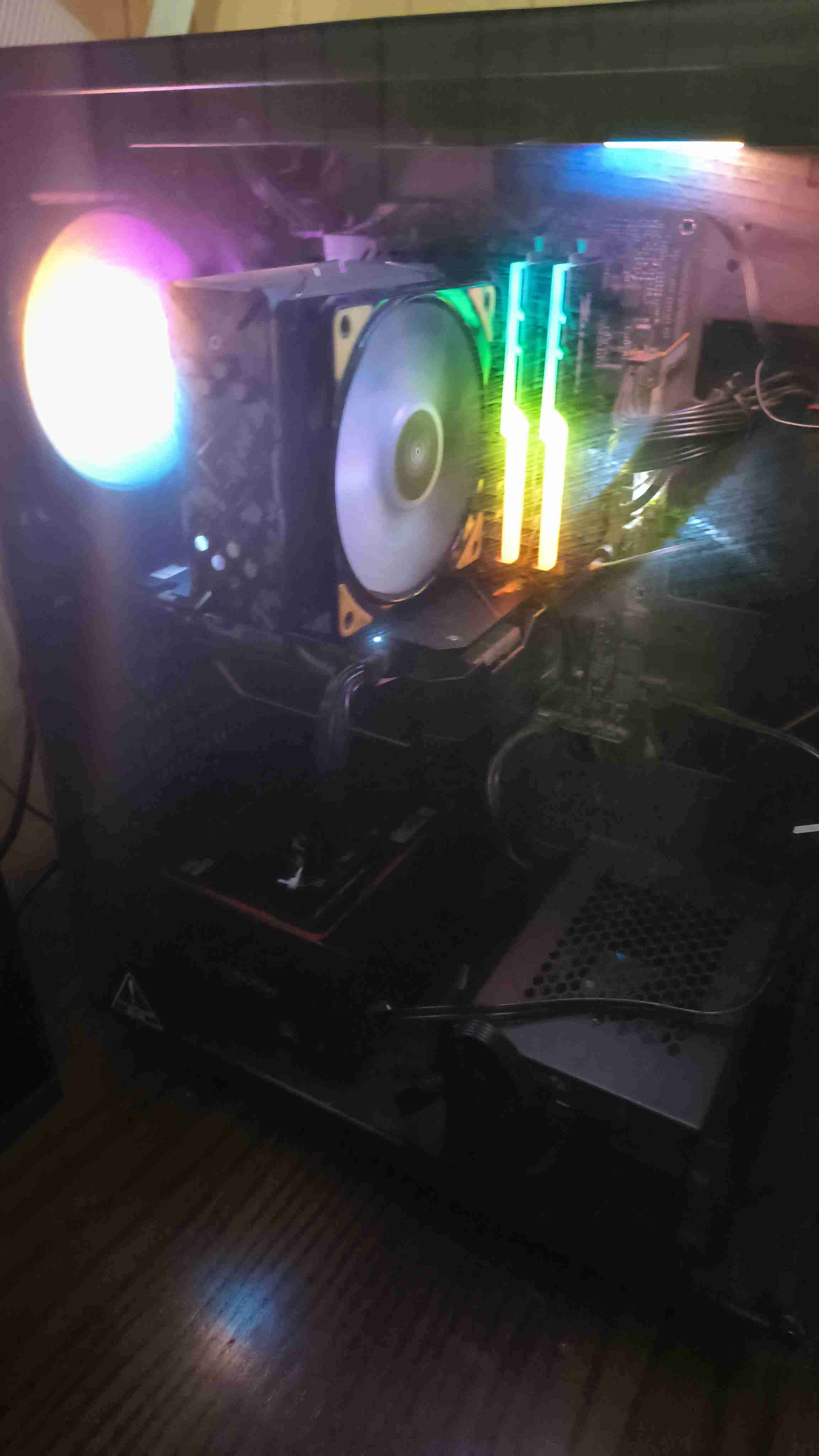 Monitor LED gear24,5 ,+torre 16gb ram,4gb t video - miniatura 2