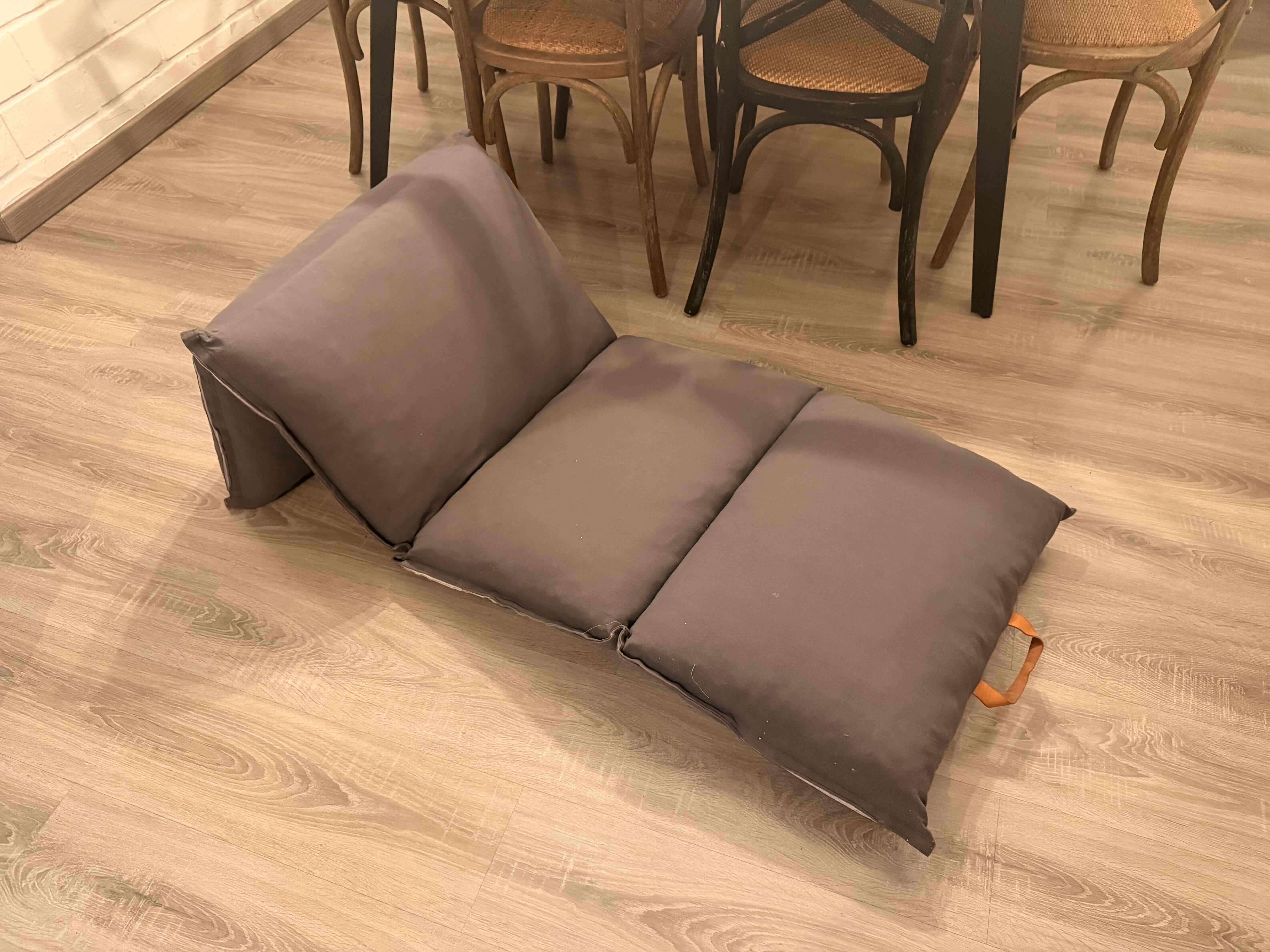 Colchoneta plegable gris