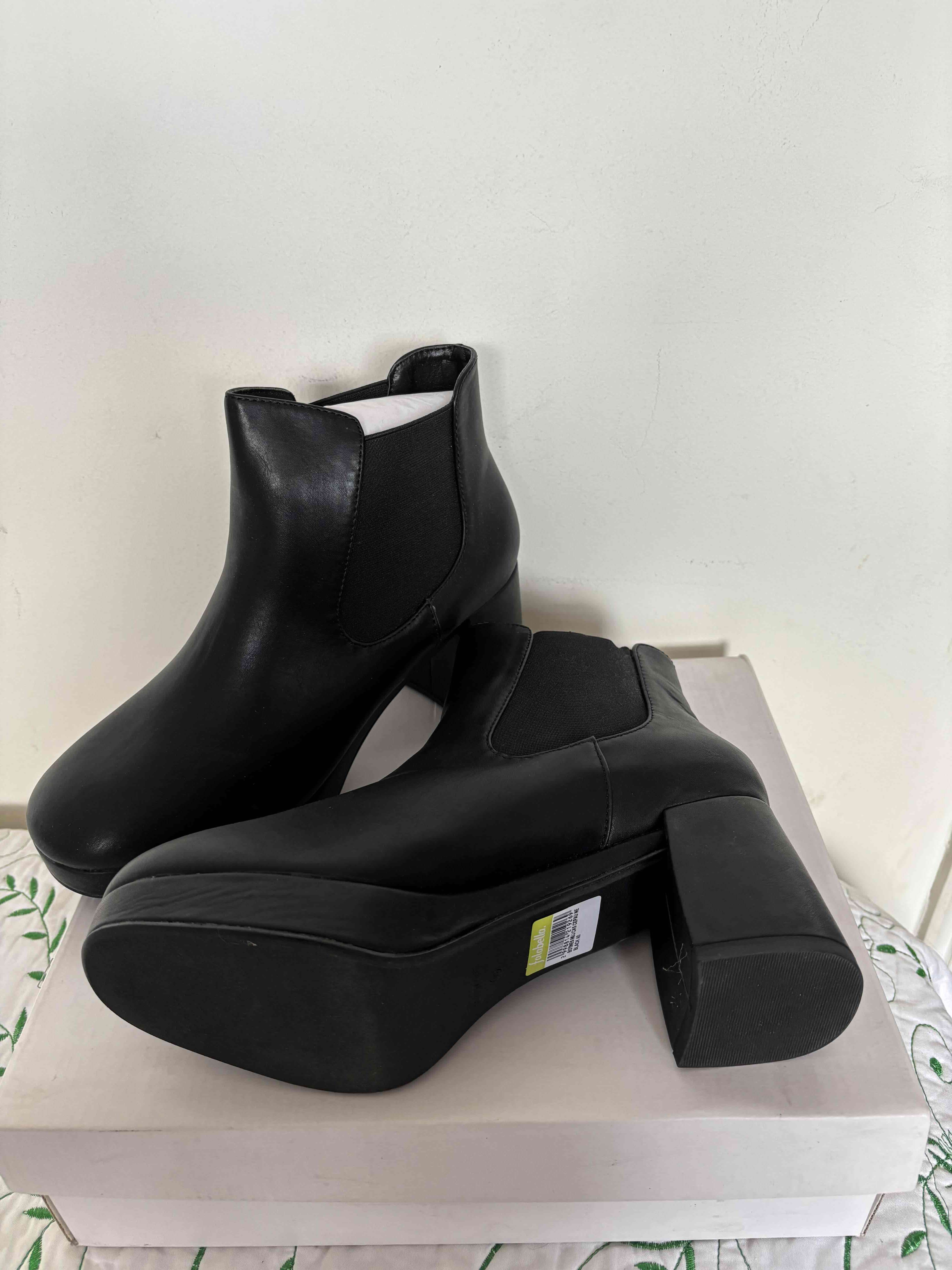 Botines negros de cuero Basement