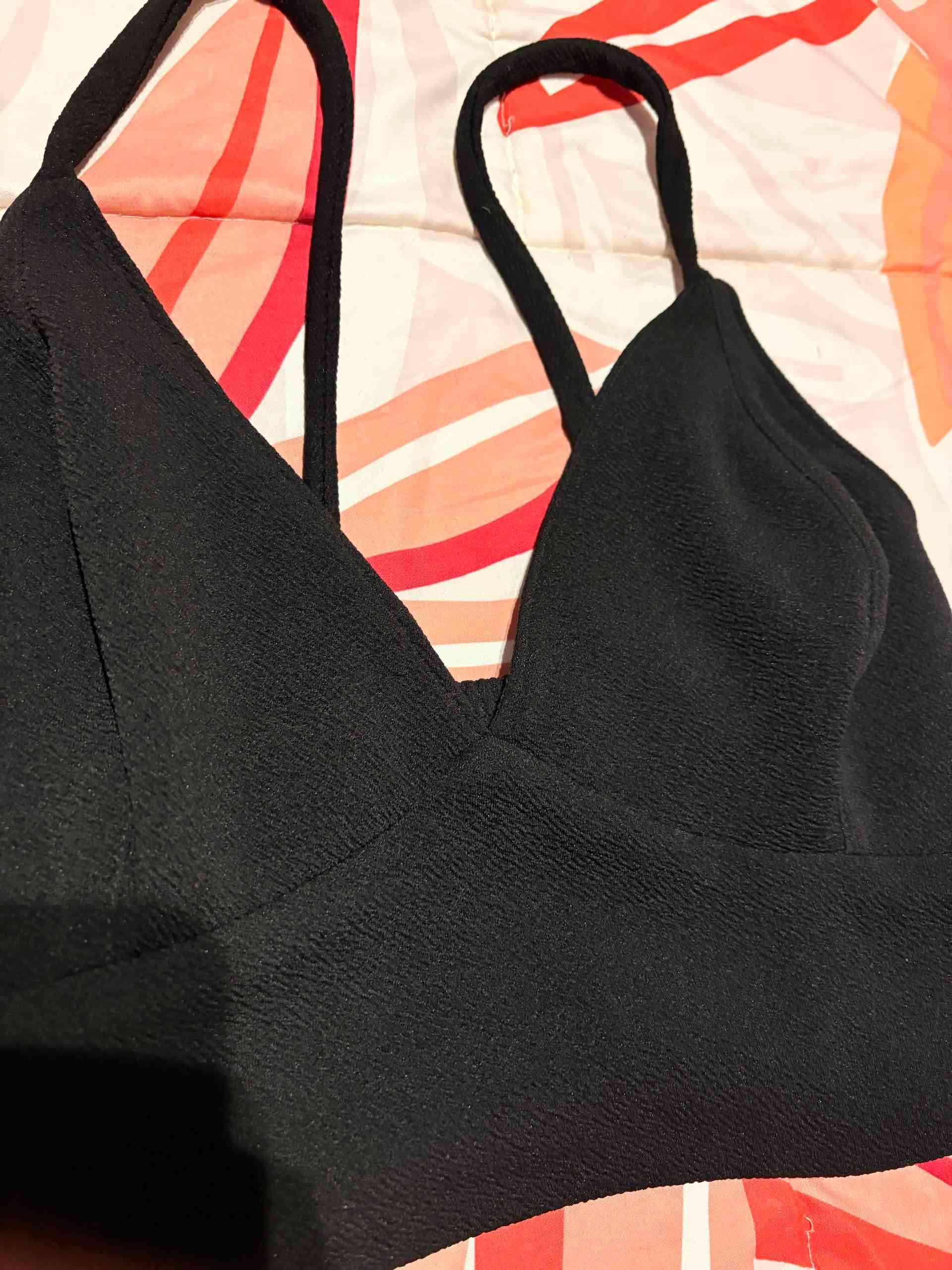 Top negro simple con tirantes - miniatura 2