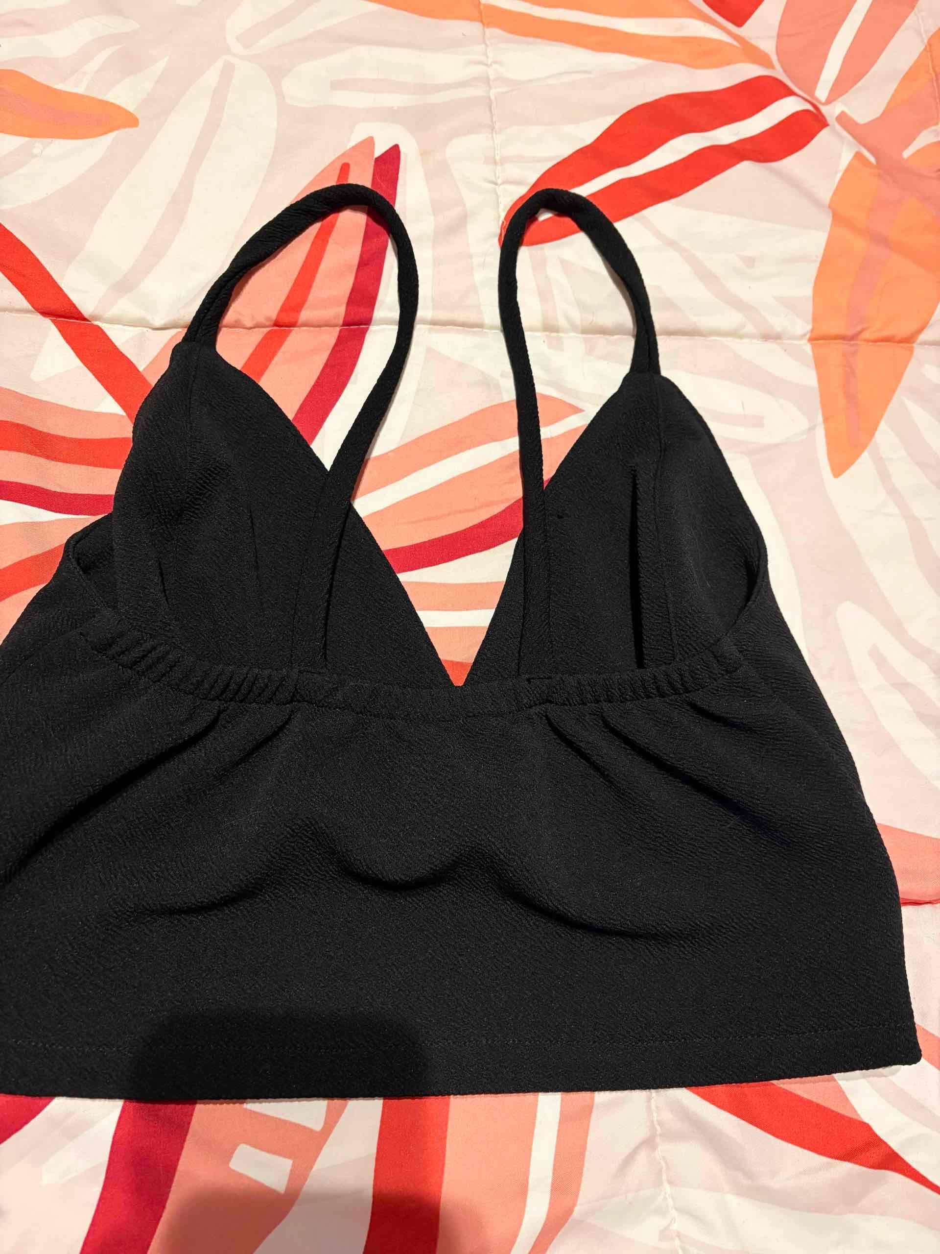 Top negro simple con tirantes - miniatura 3