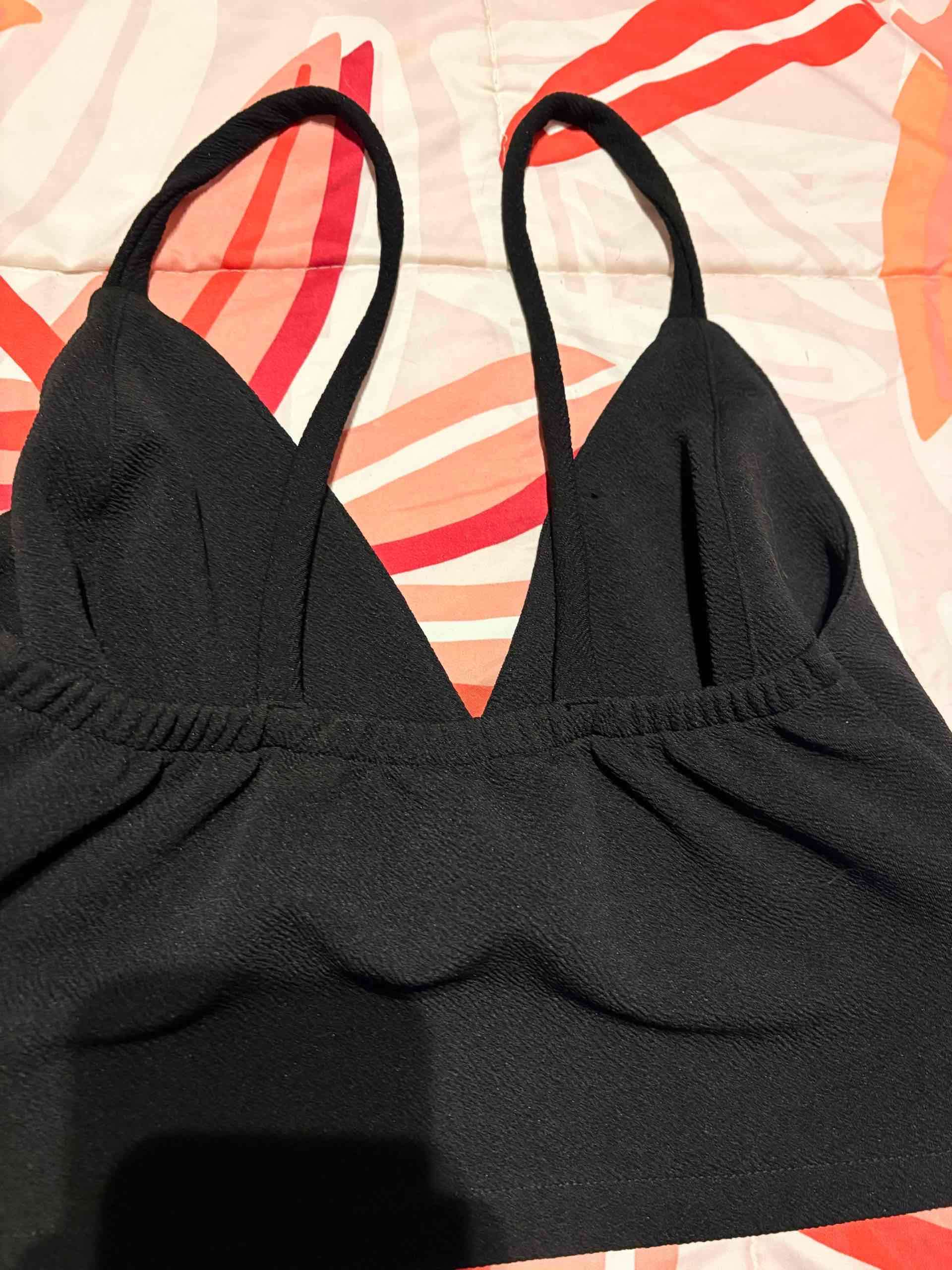 Top negro simple con tirantes - miniatura 4