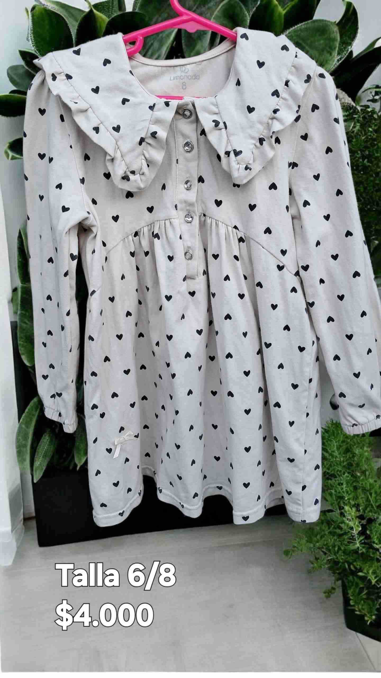 Polera blanca con corazones