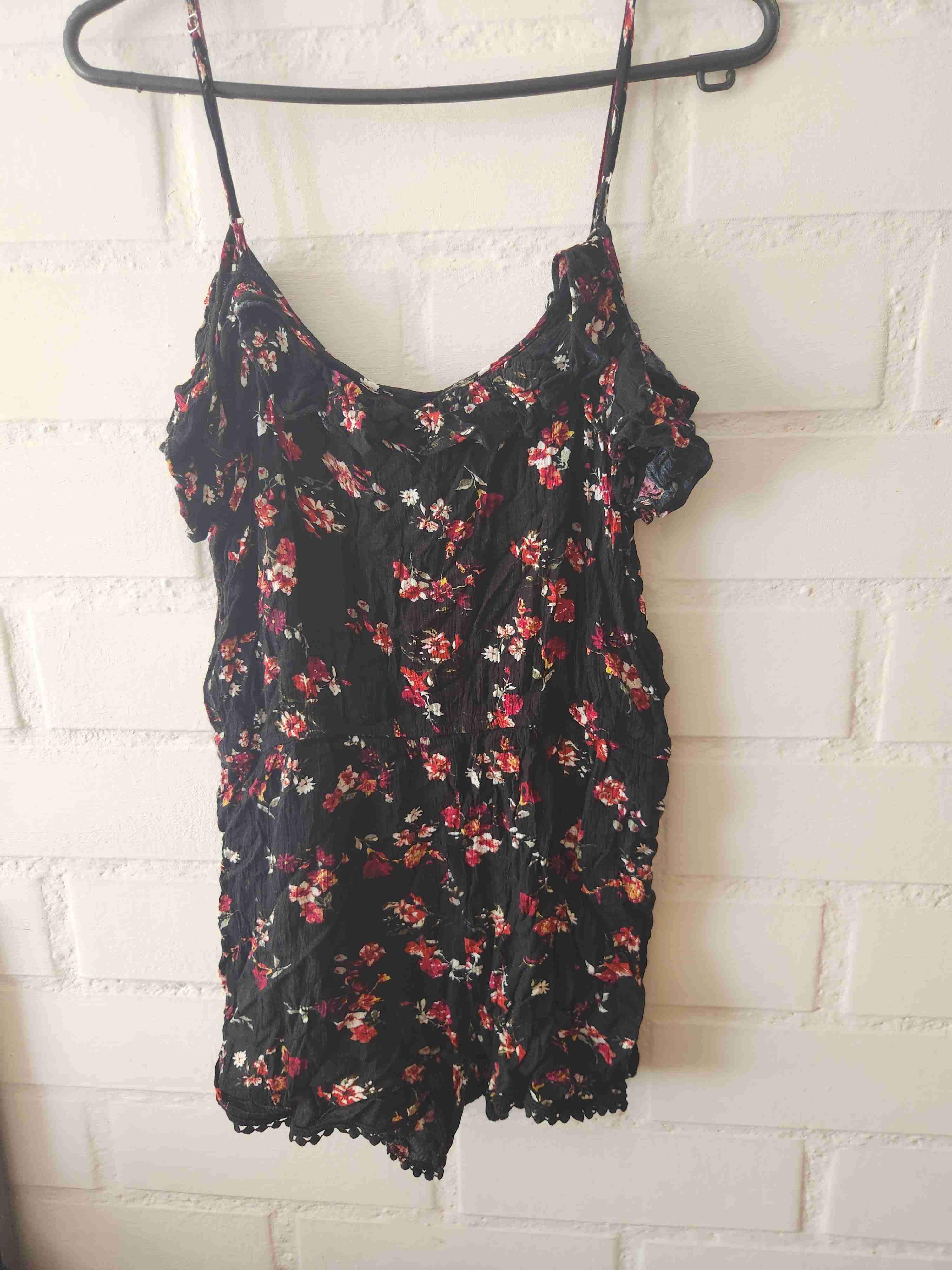 Enterito floral negro con volantes - miniatura 3