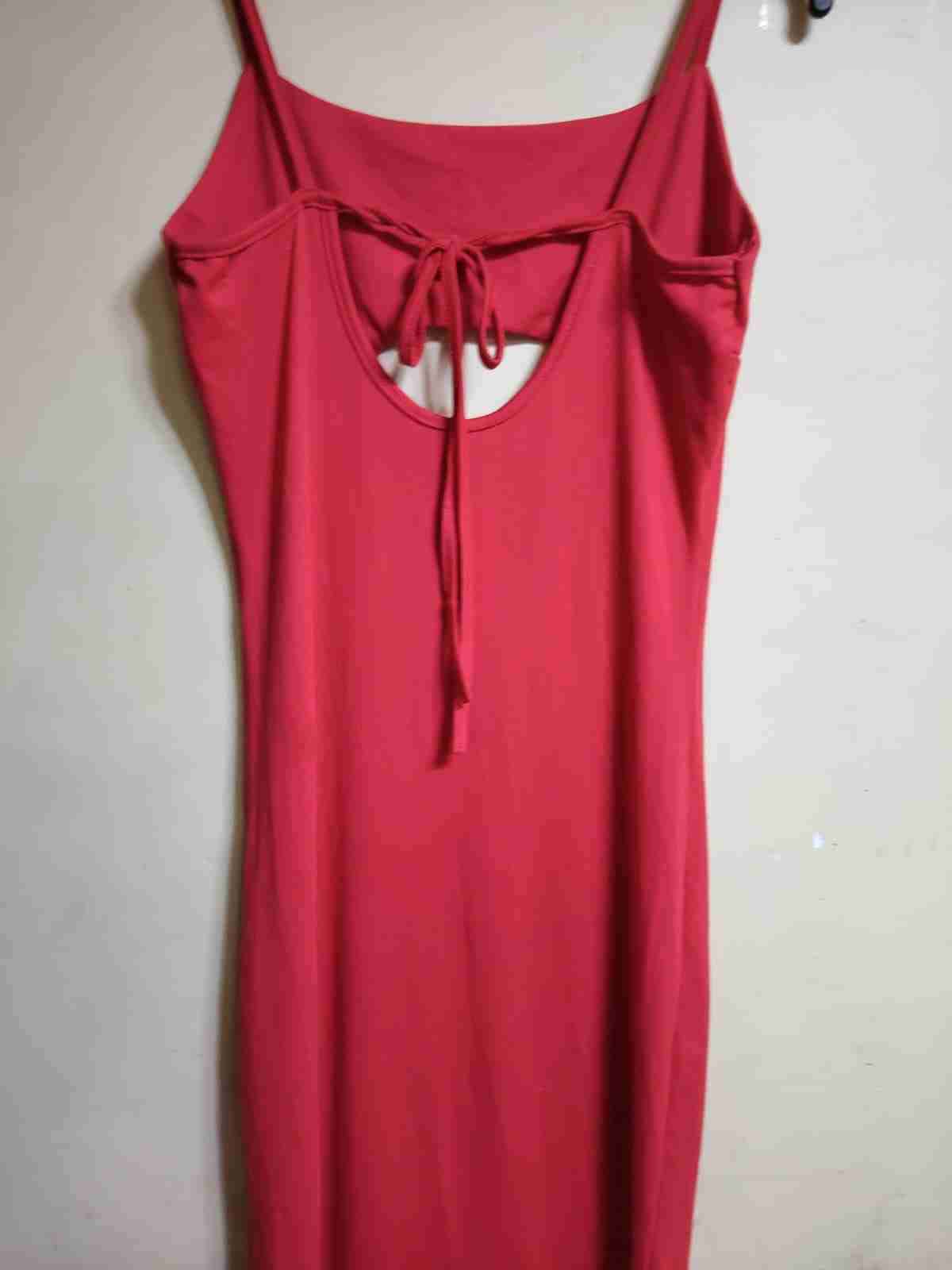 Vestido rojo con abertura