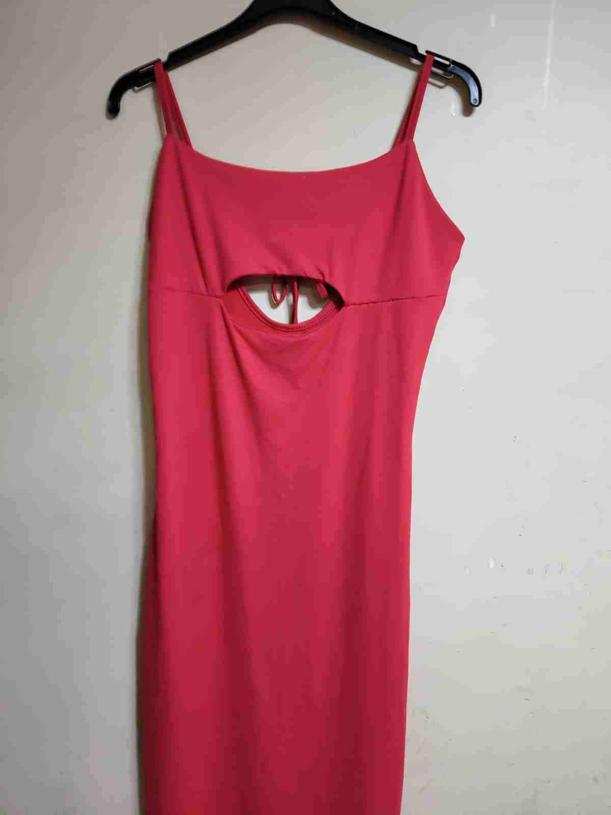 Vestido rojo con abertura - miniatura 2