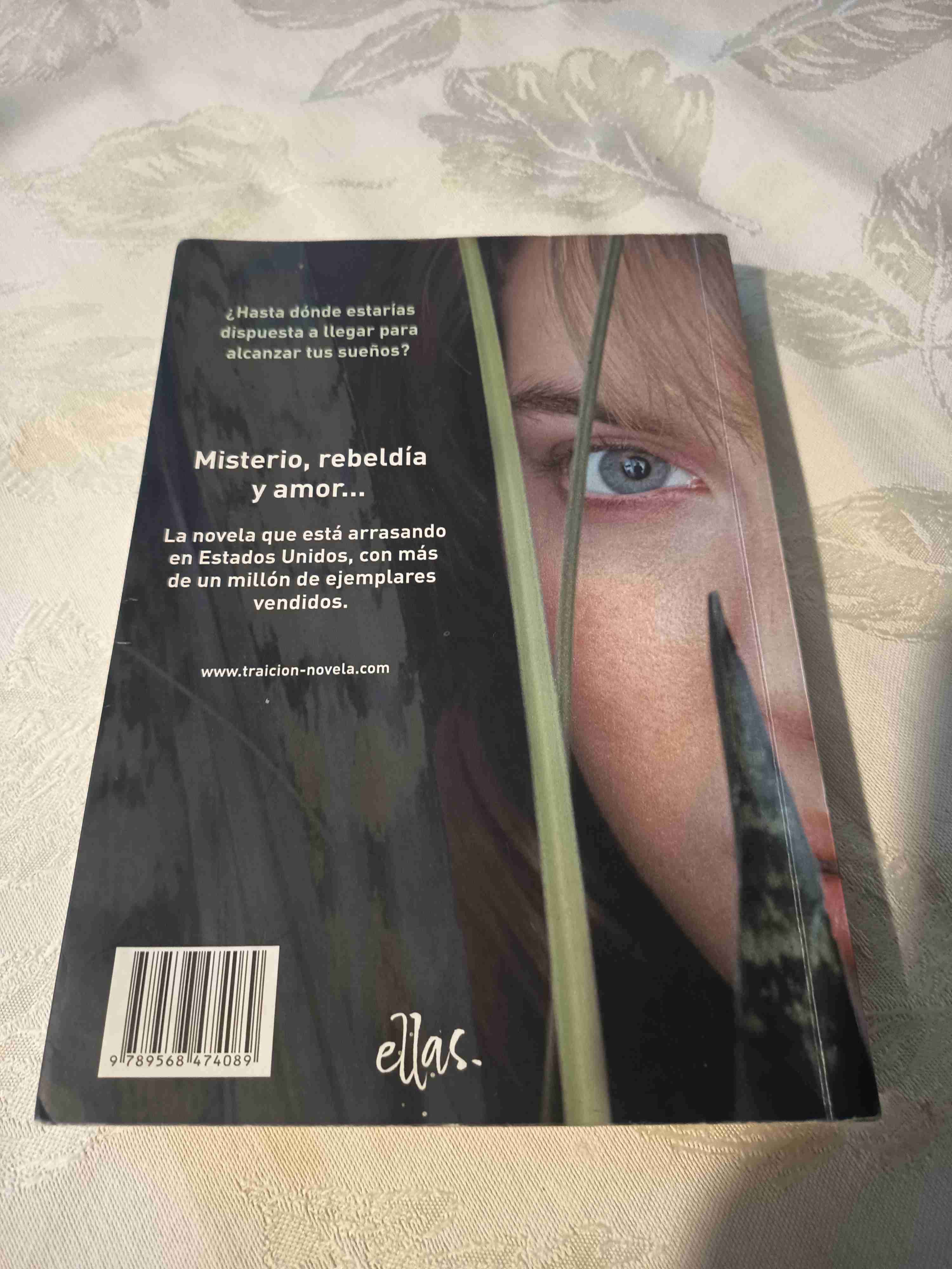 Libro 'Traición' de Scott Westerfeld - miniatura 2