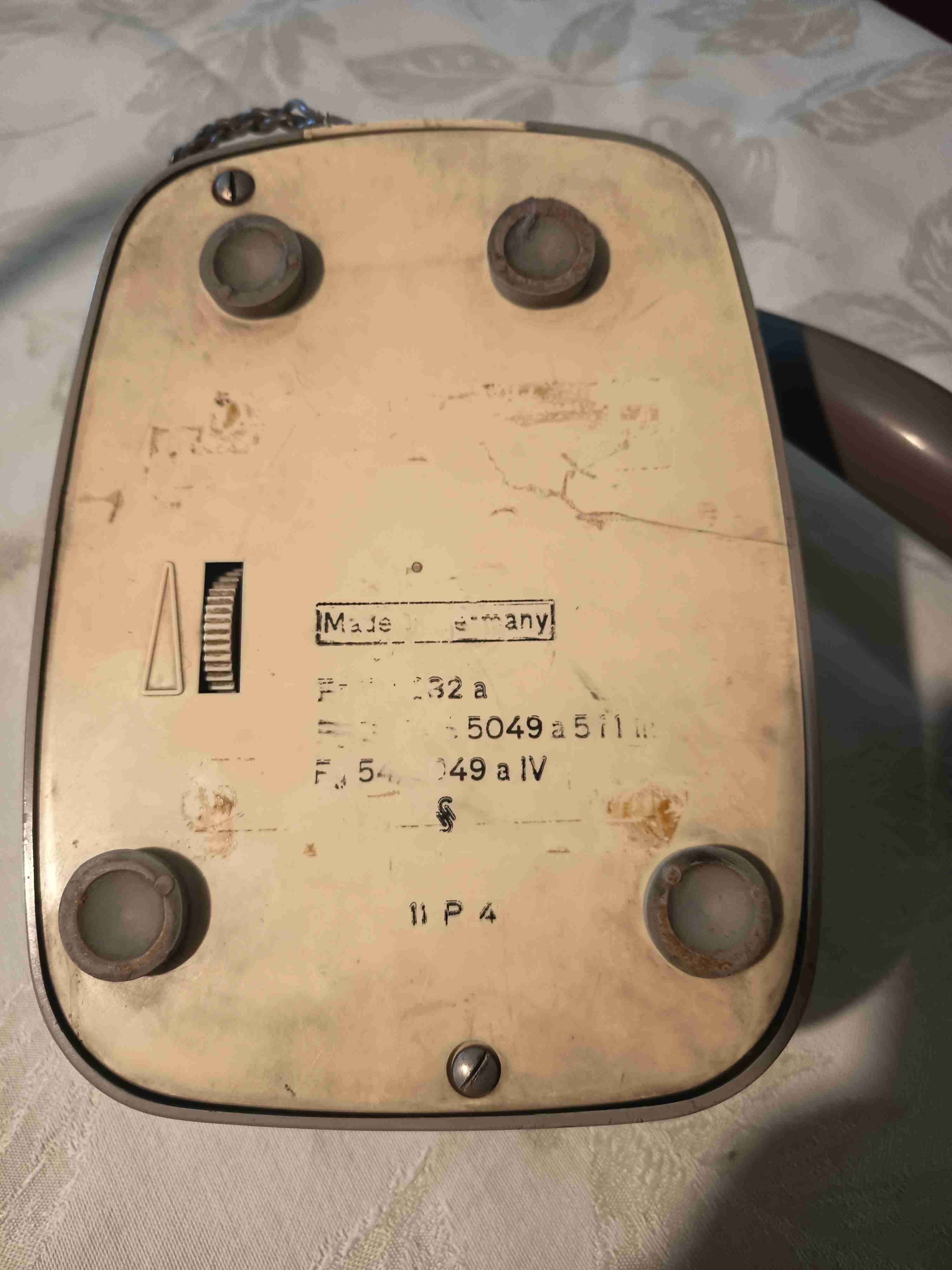 Teléfono antiguo gris - miniatura 3