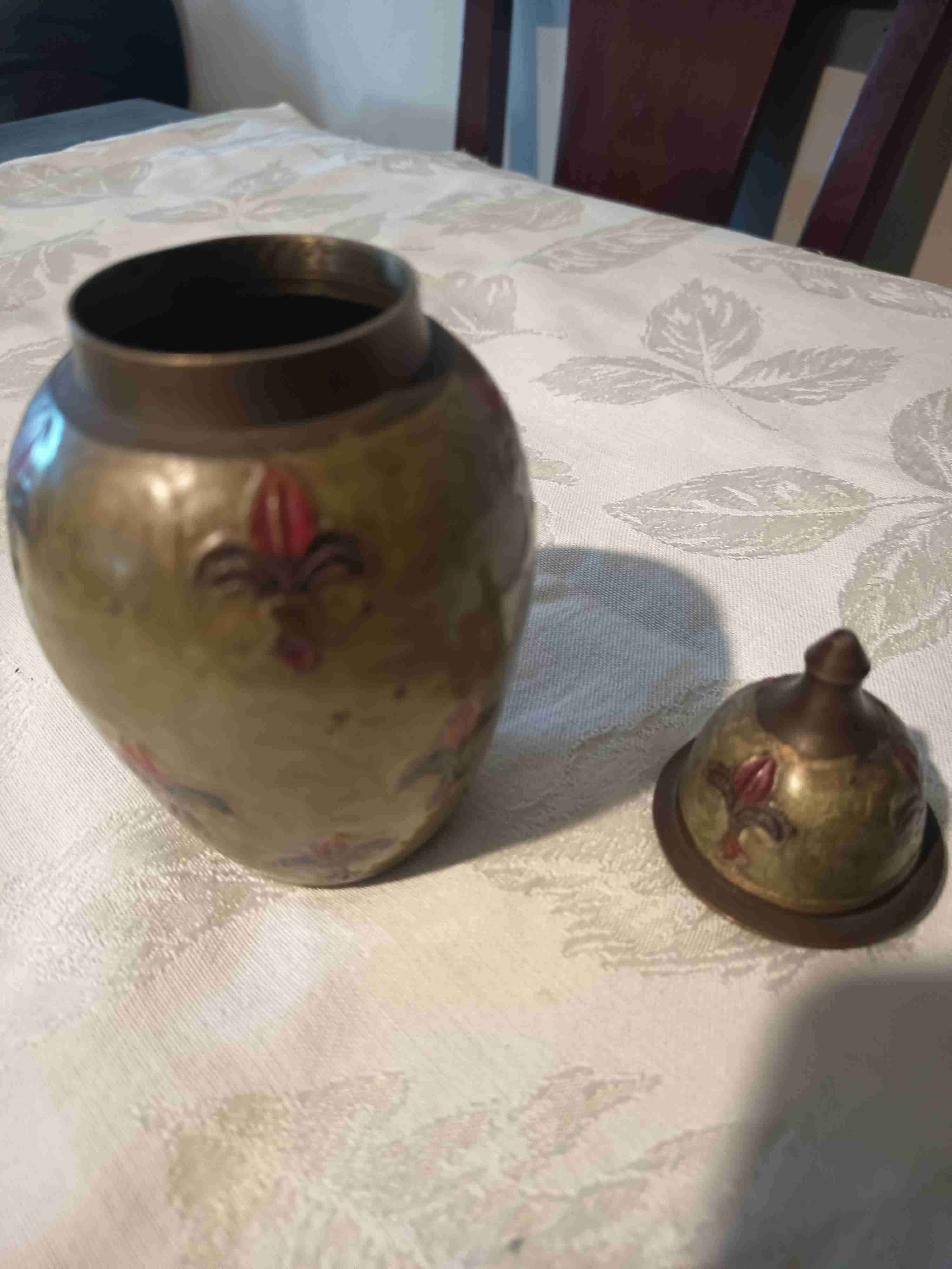 Pequeño jarrón de bronce decorativo - miniatura 2