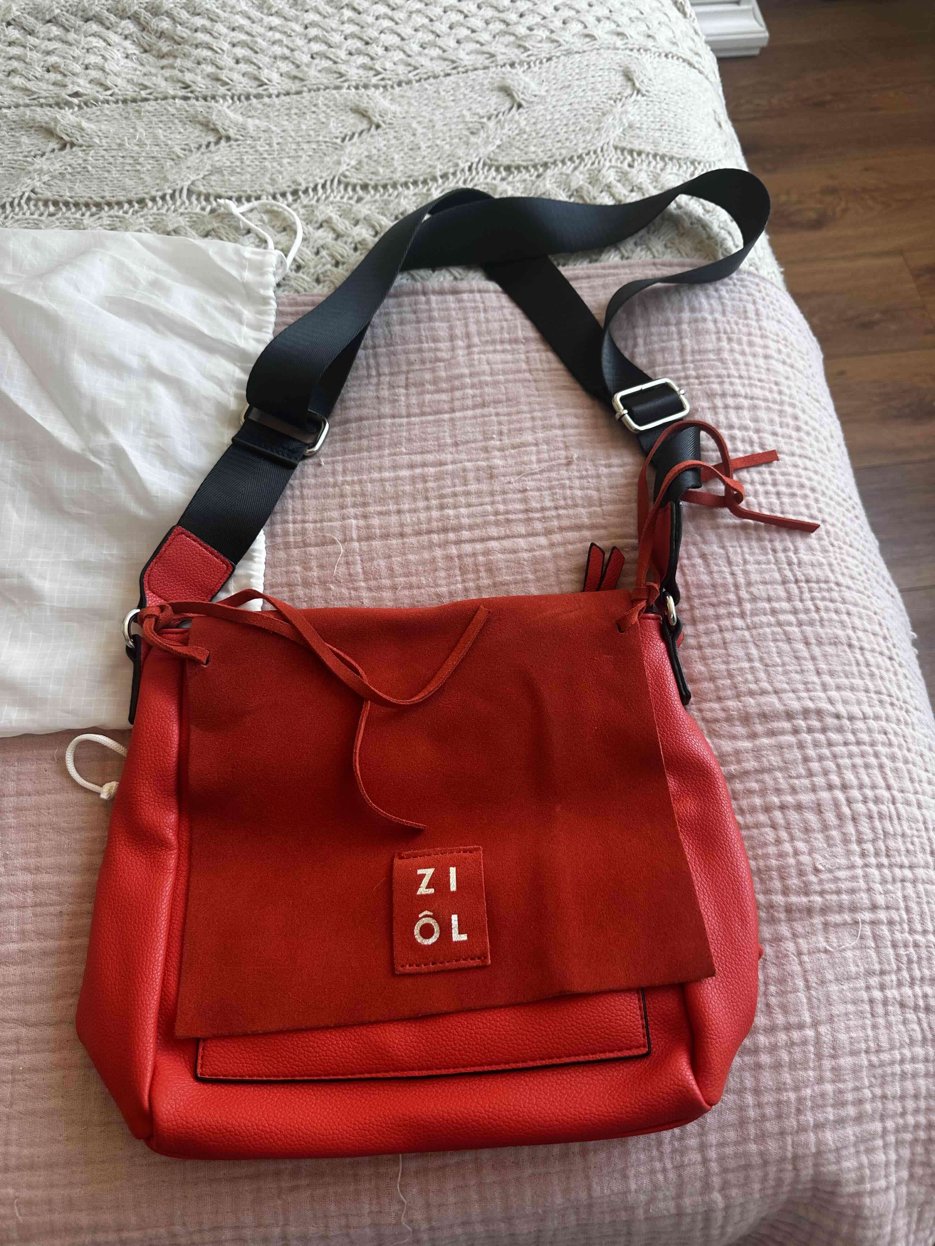 Bandolera roja elegante