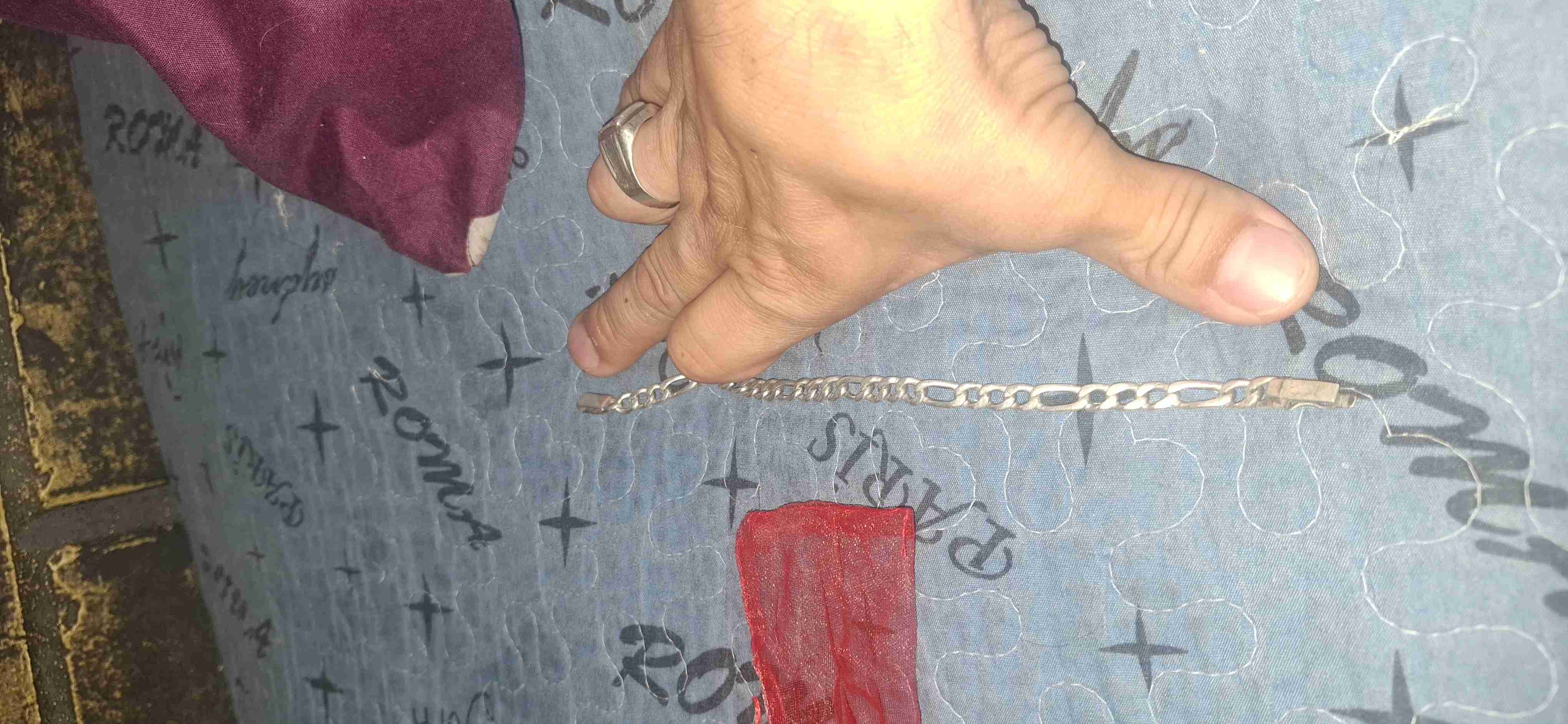 Pulsera de plata en bolsa roja - miniatura 2