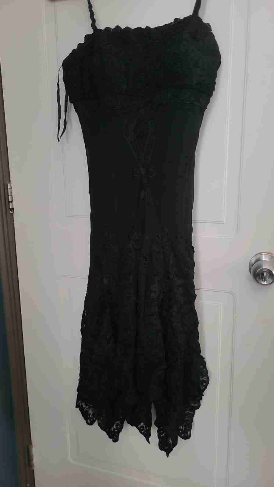 Vestido negro elegante encaje