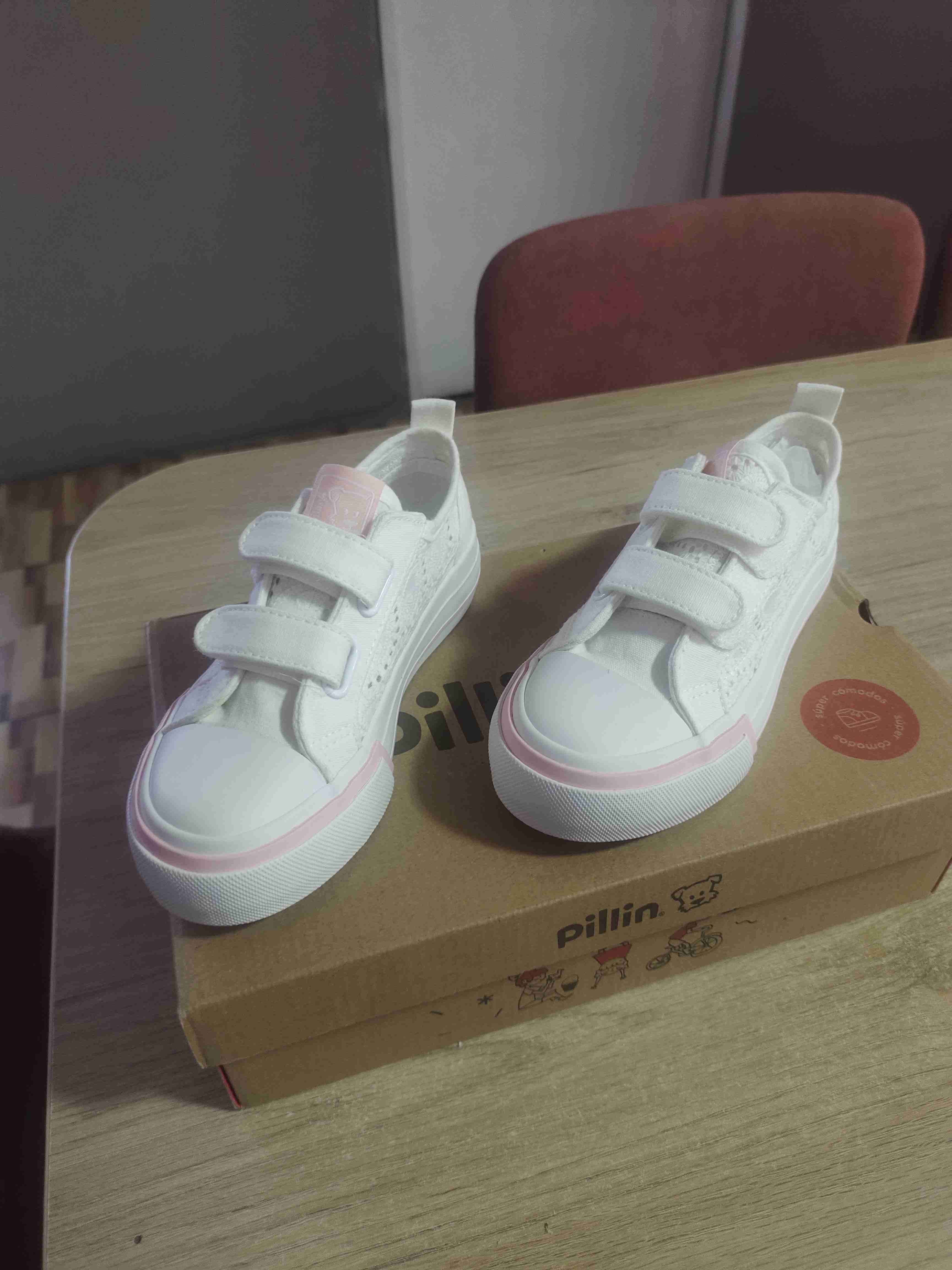Zapatillas blancas para niños