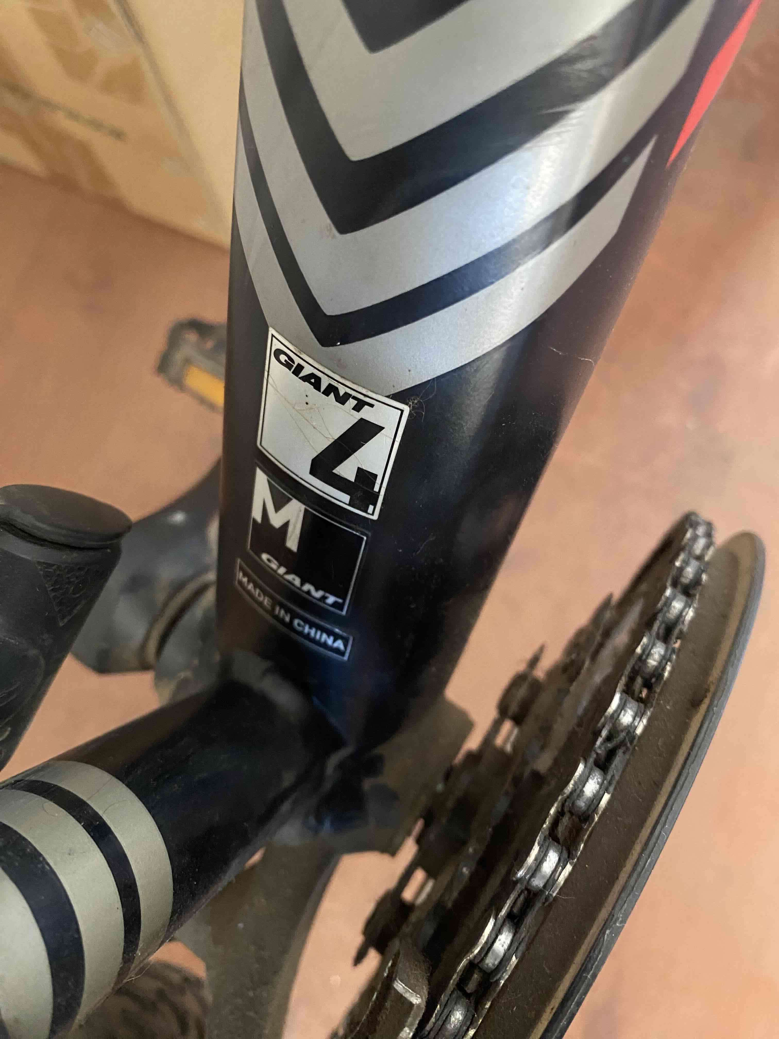 Bicicleta montaña Giant negra - miniatura 2
