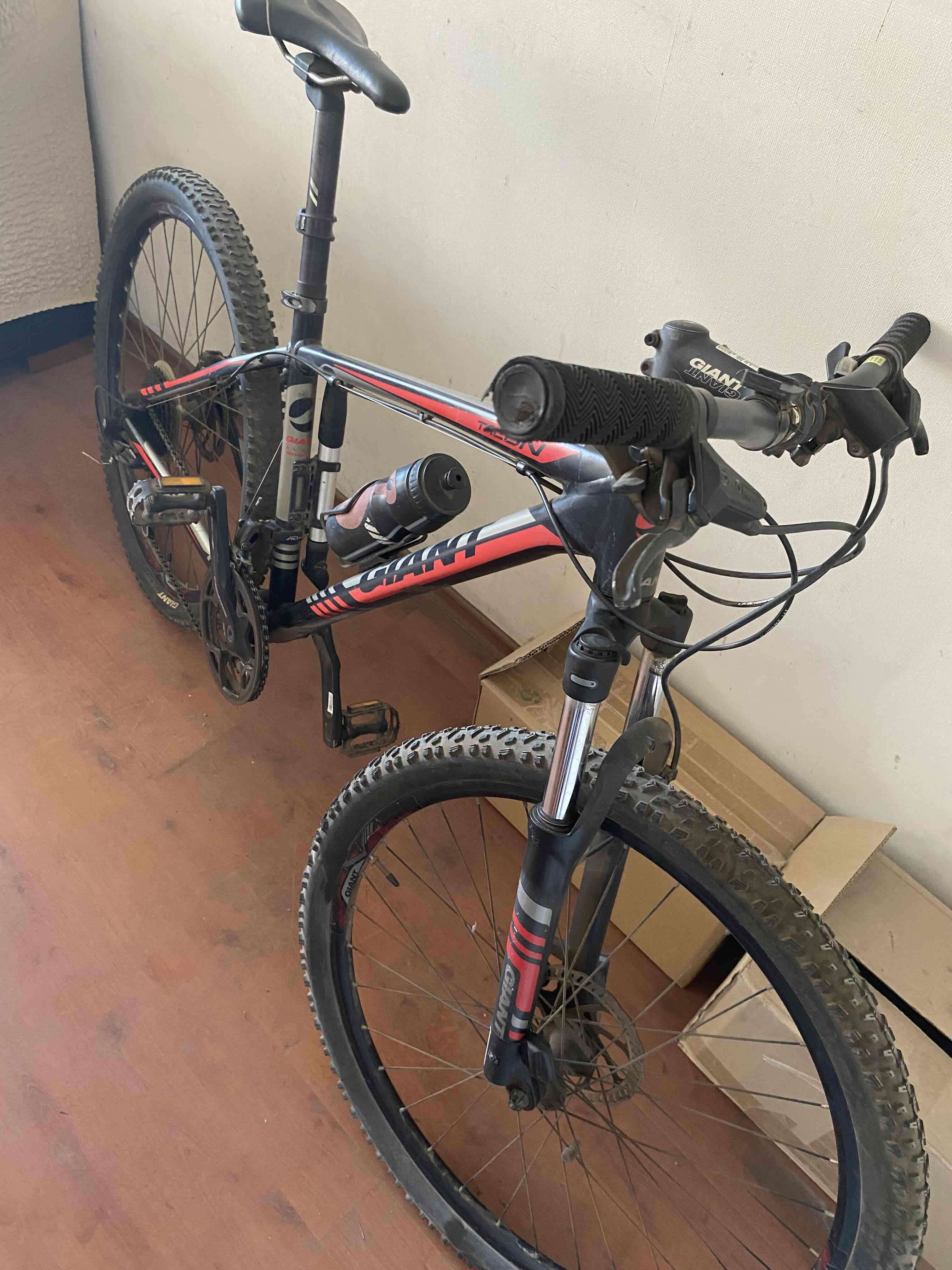 Bicicleta montaña Giant negra - miniatura 5