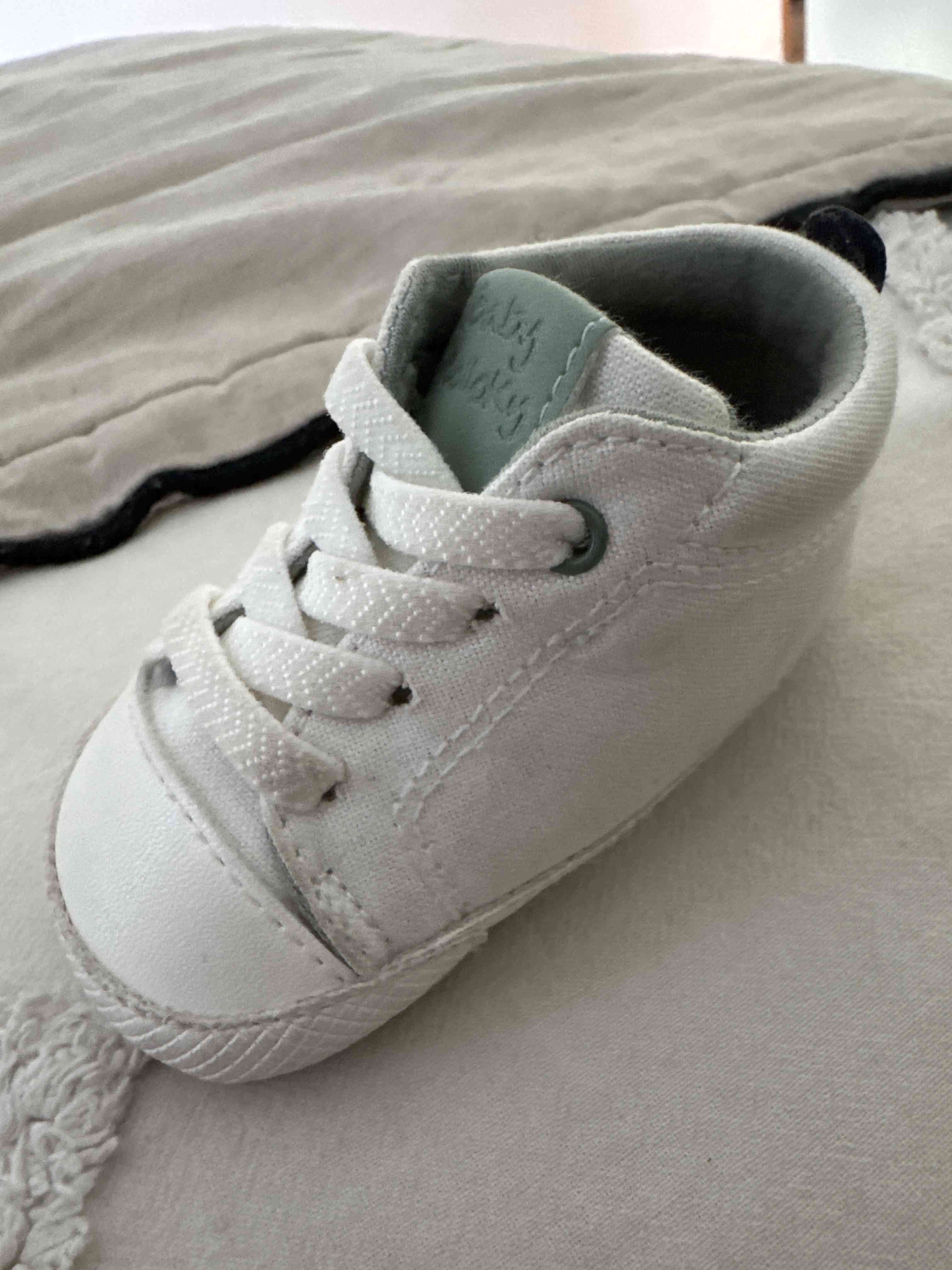 Zapatillas blancas para bebé - miniatura 3