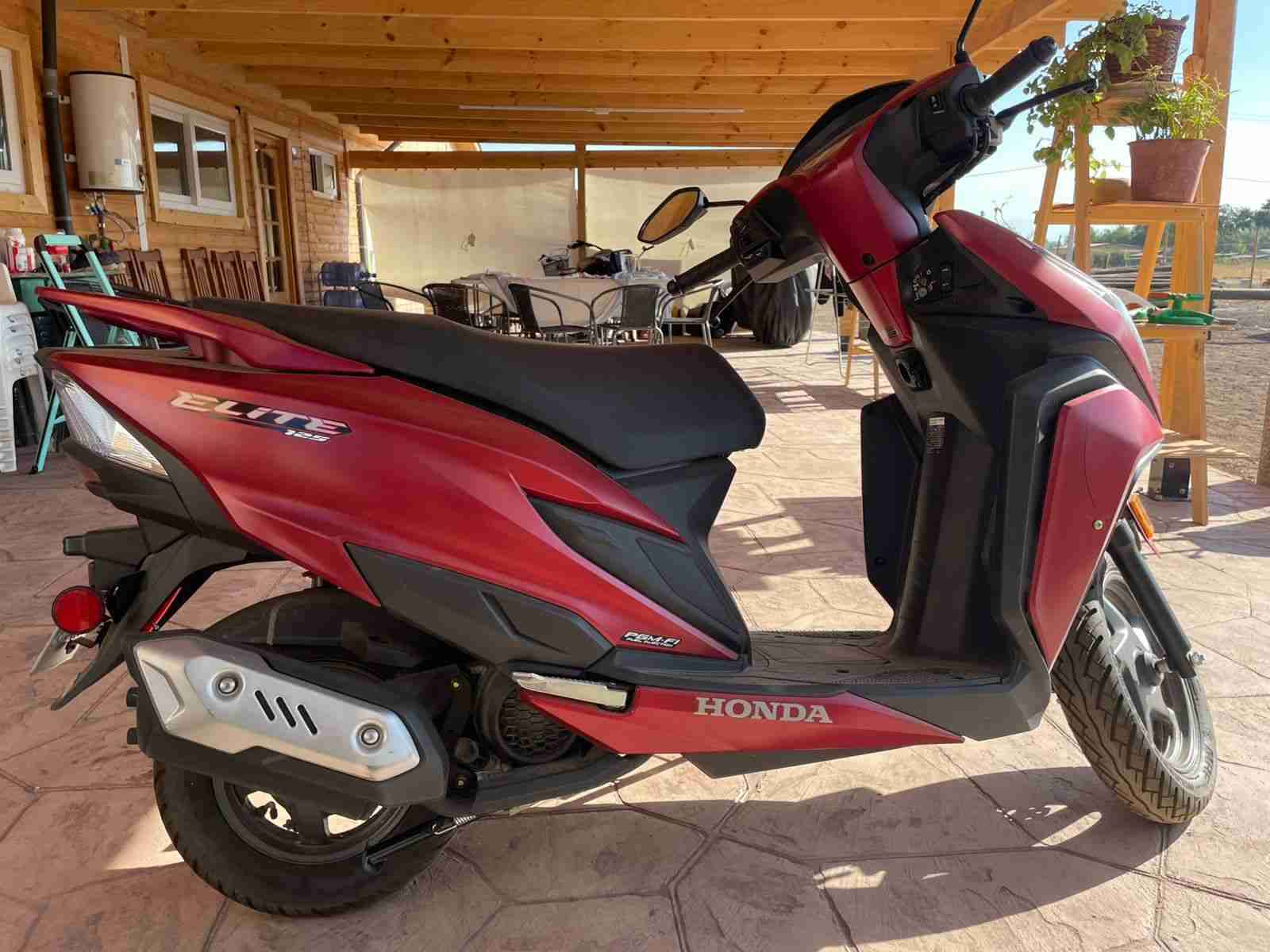 Moto Honda Elite roja - miniatura 2