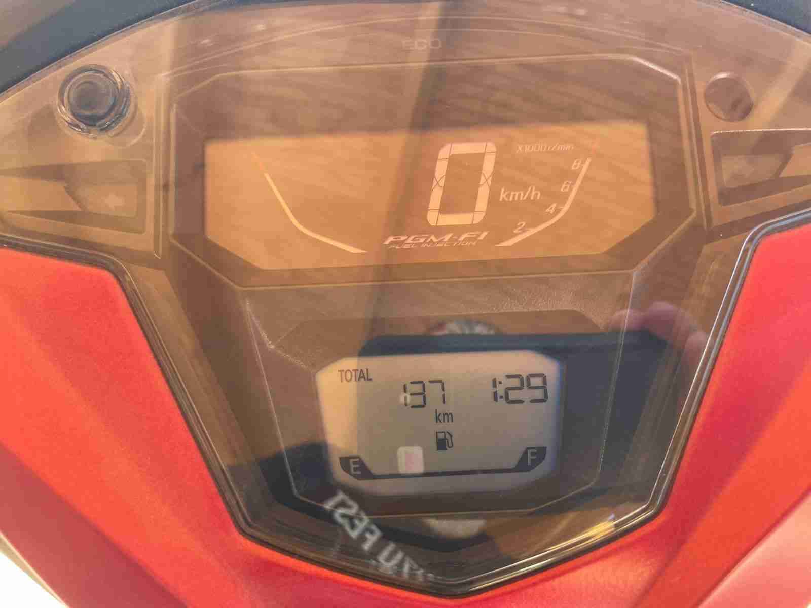 Moto Honda Elite roja - miniatura 4