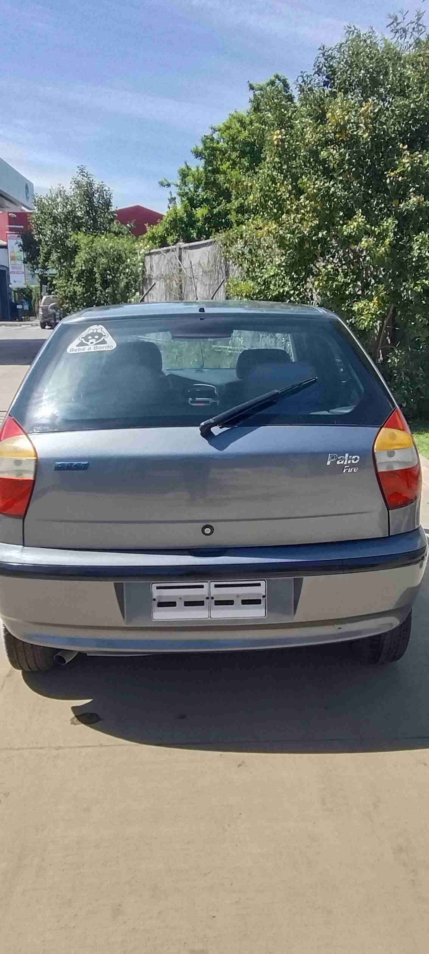 Fiat gris en buen estado - miniatura 2