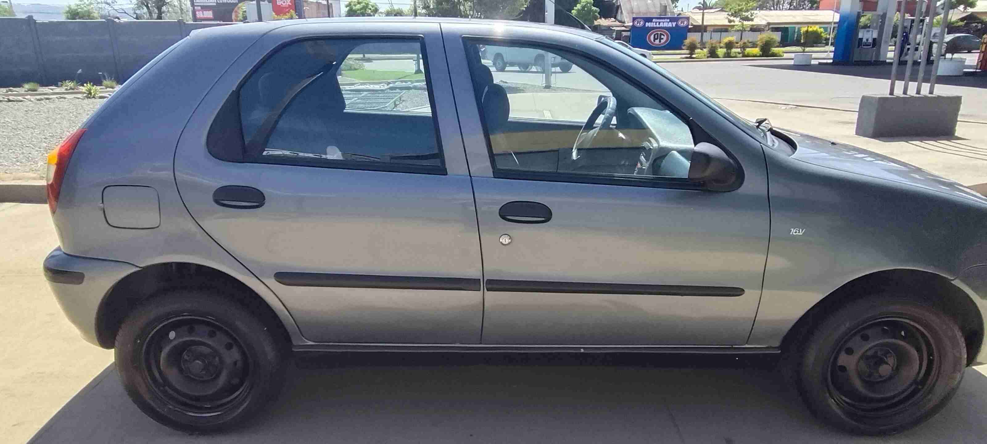 Fiat gris en buen estado - miniatura 4