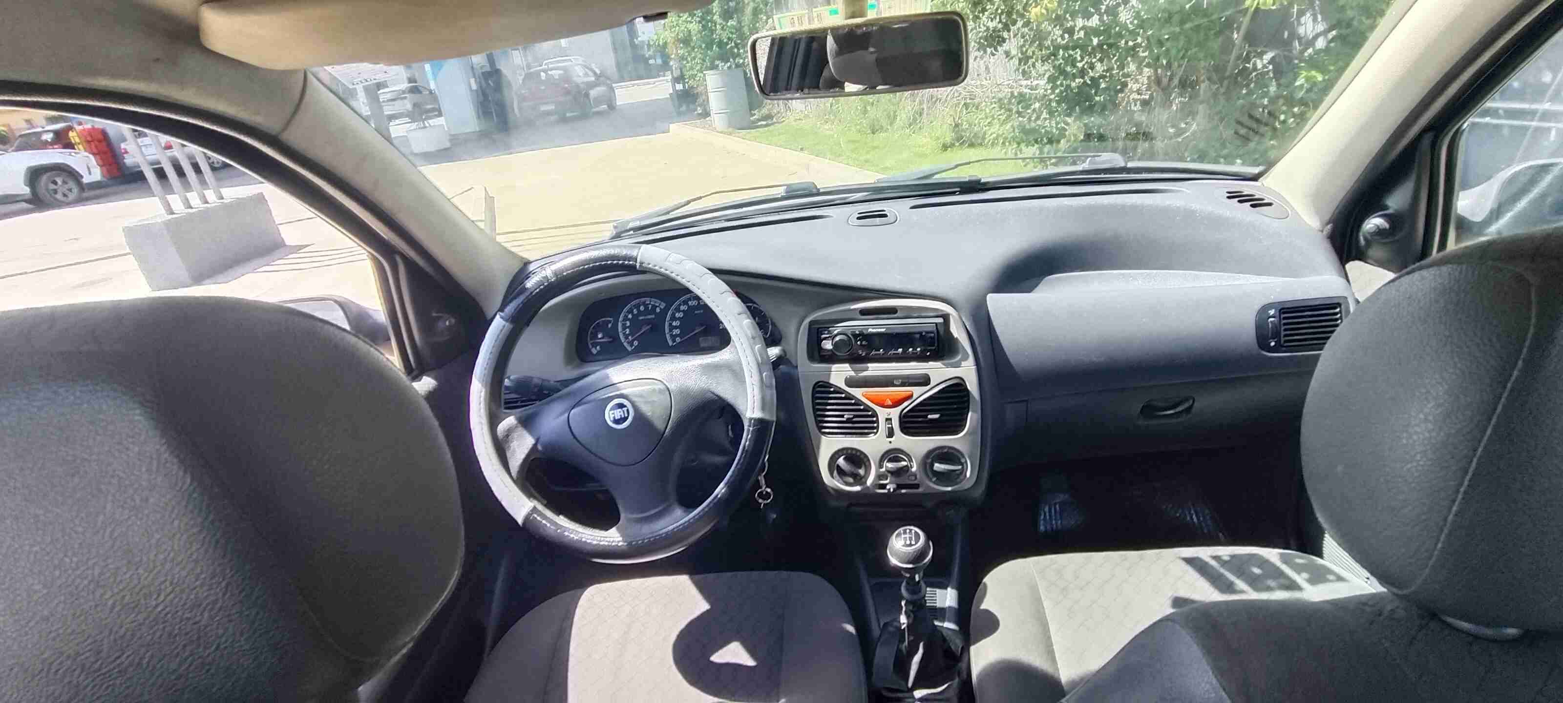 Fiat gris en buen estado - miniatura 5