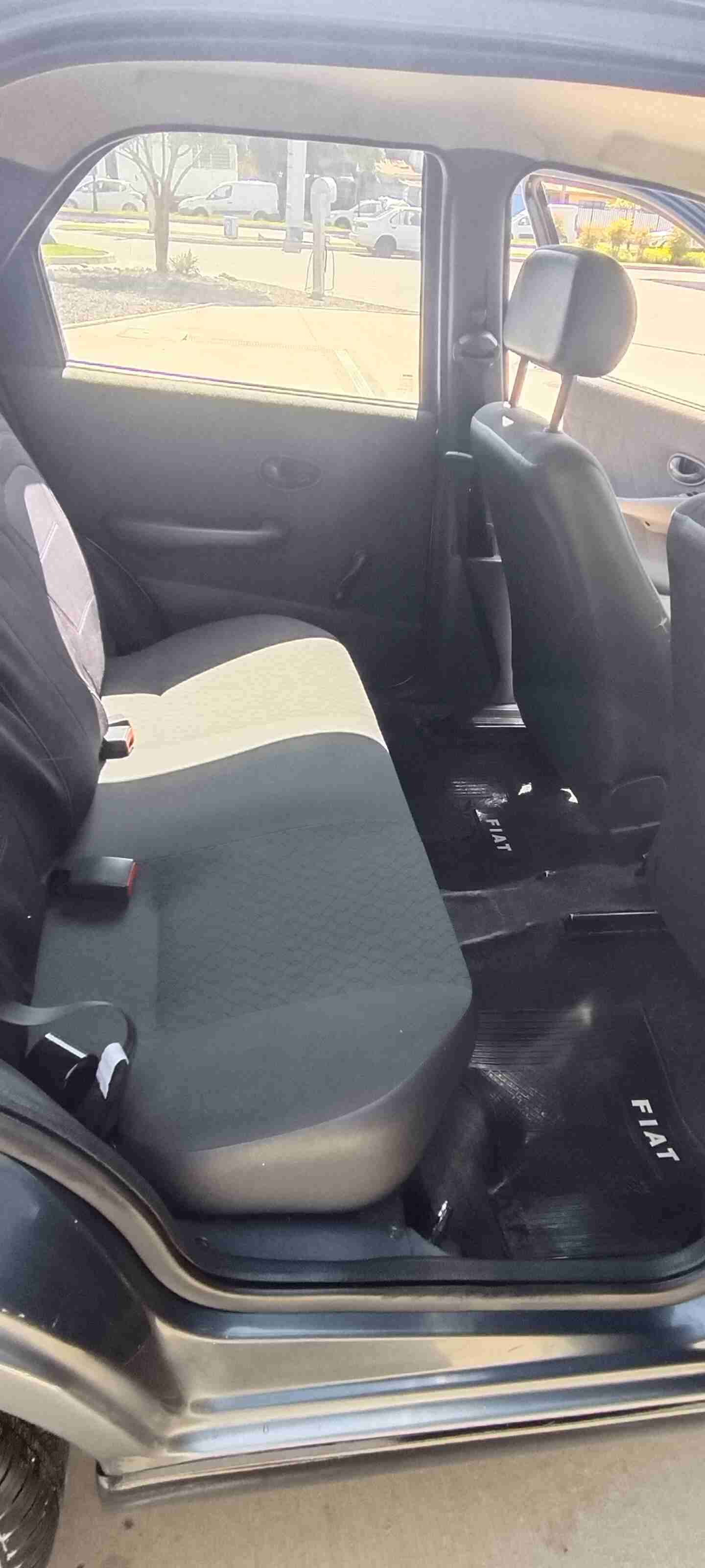 Fiat gris en buen estado - miniatura 6
