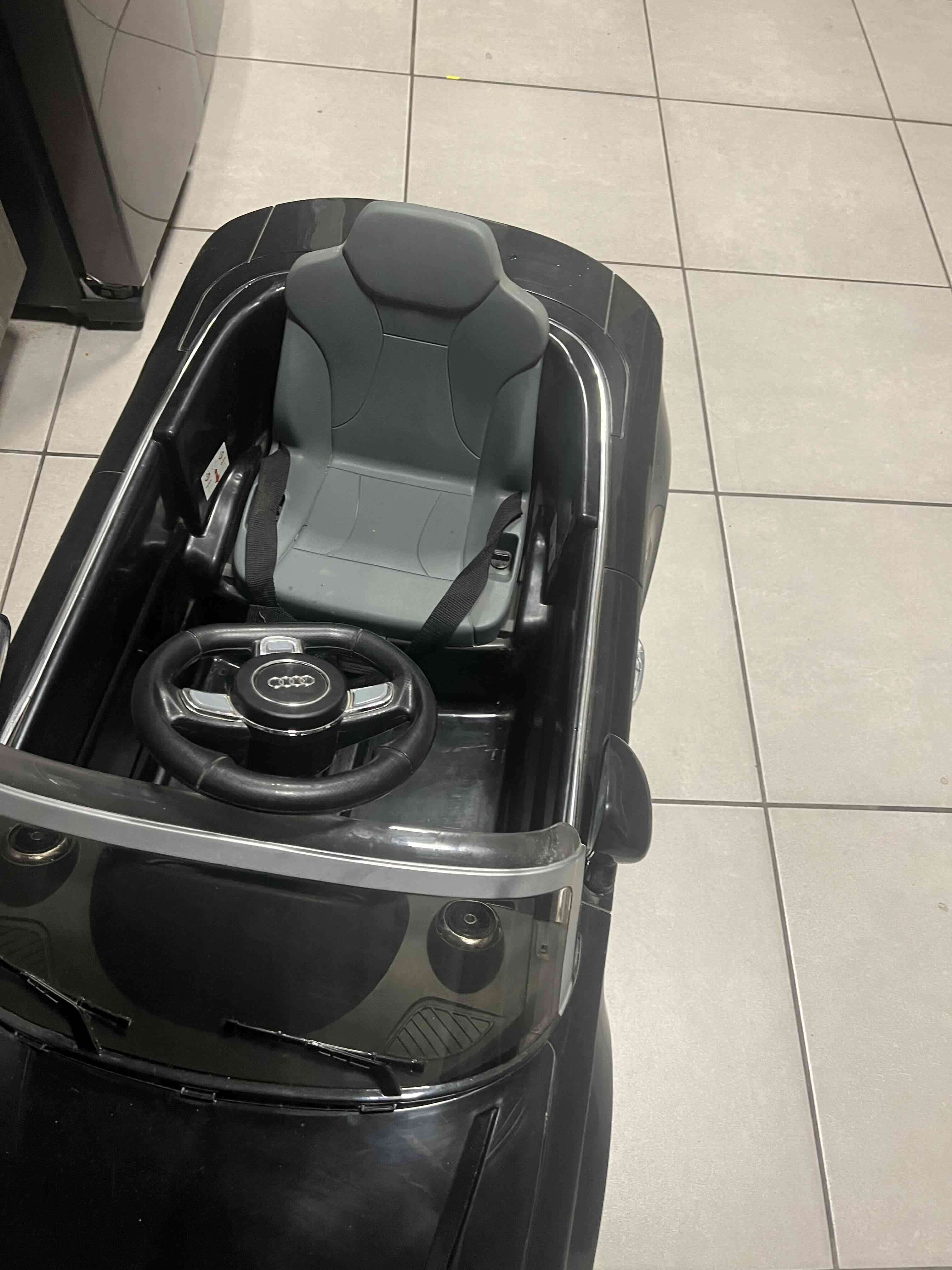 Auto eléctrico para niños Audi - miniatura 2