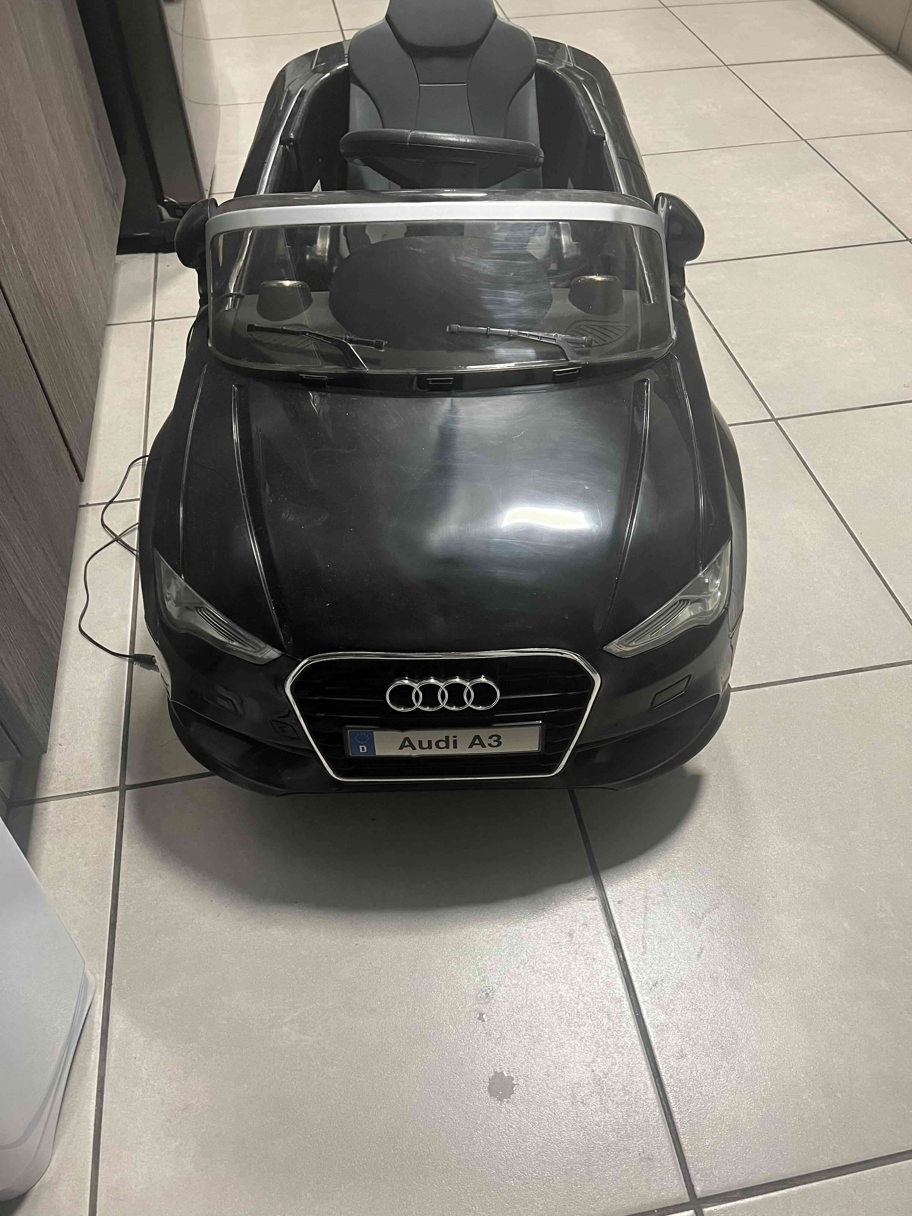 Auto eléctrico para niños Audi - miniatura 3