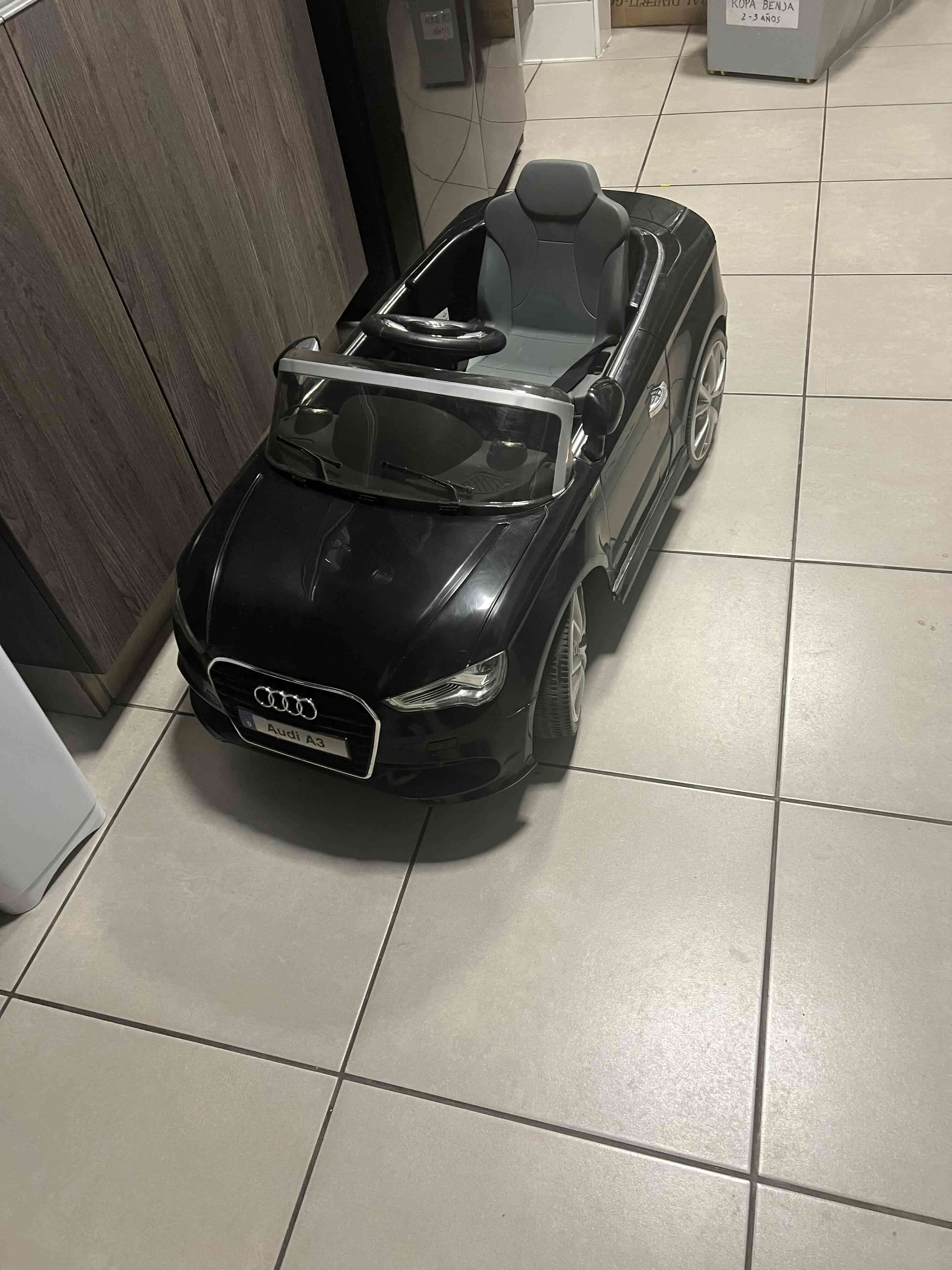 Auto eléctrico para niños Audi - miniatura 4