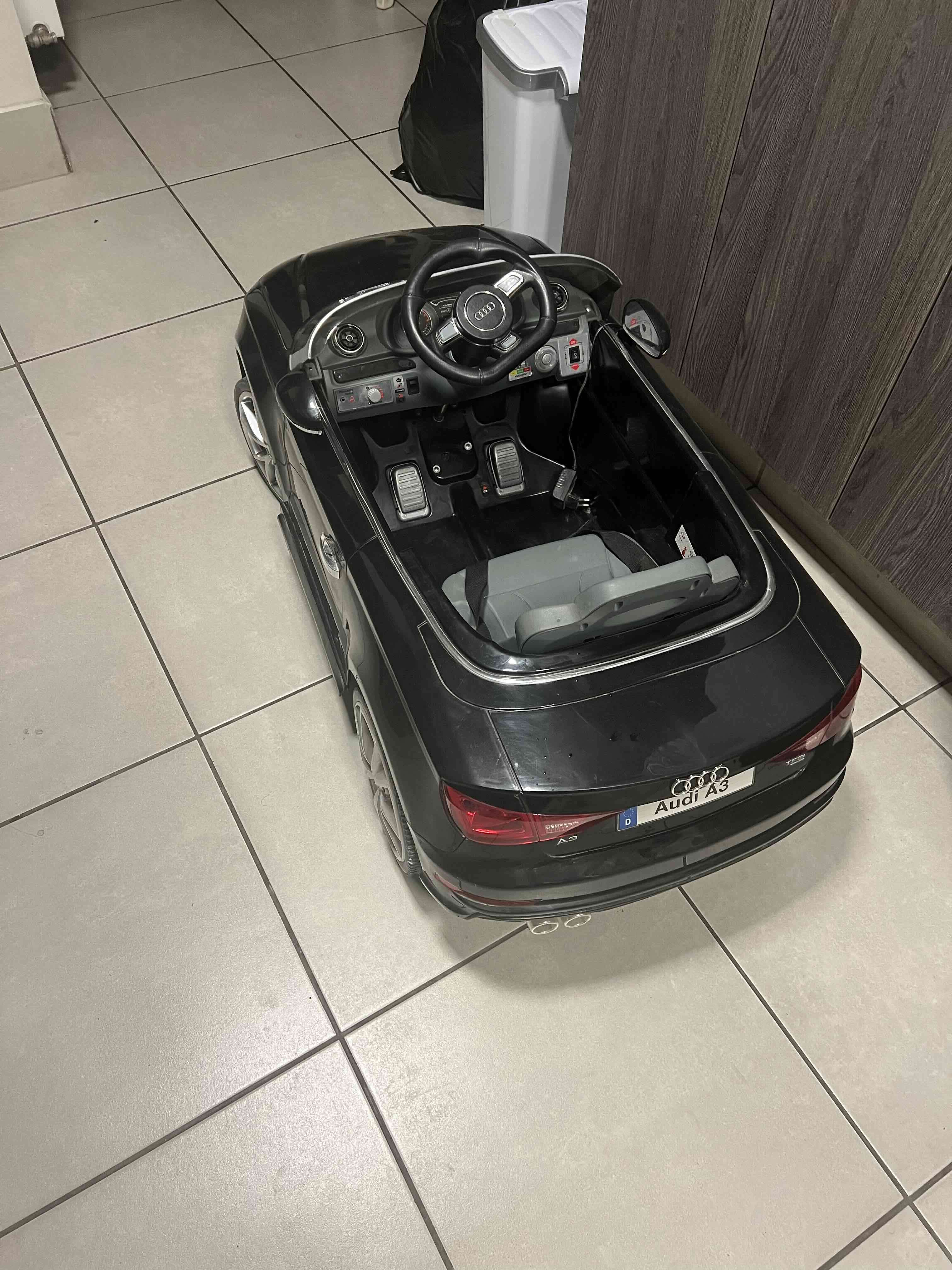 Auto eléctrico para niños Audi - miniatura 5