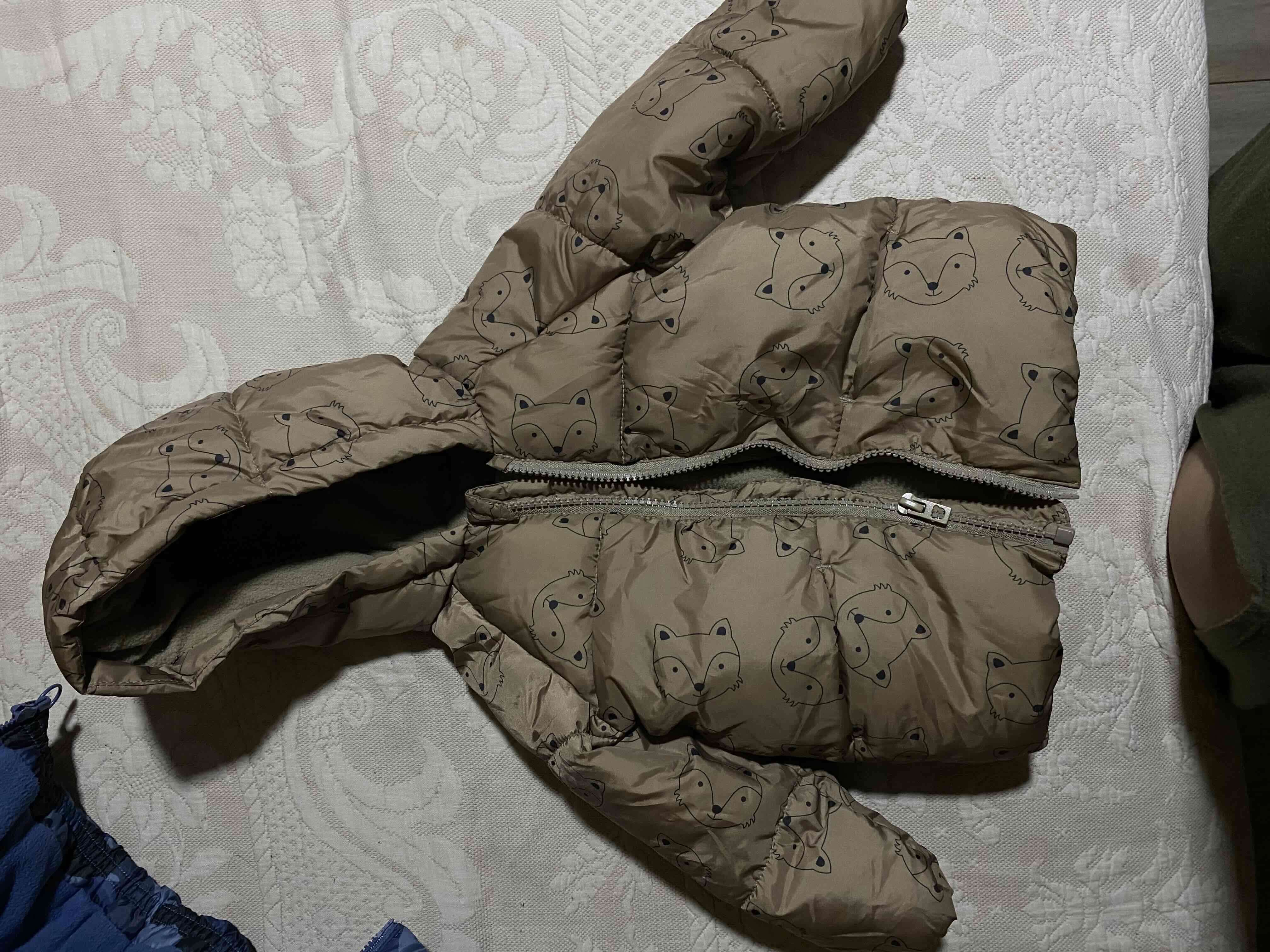 Chaqueta infantil con capucha y diseño de zorros