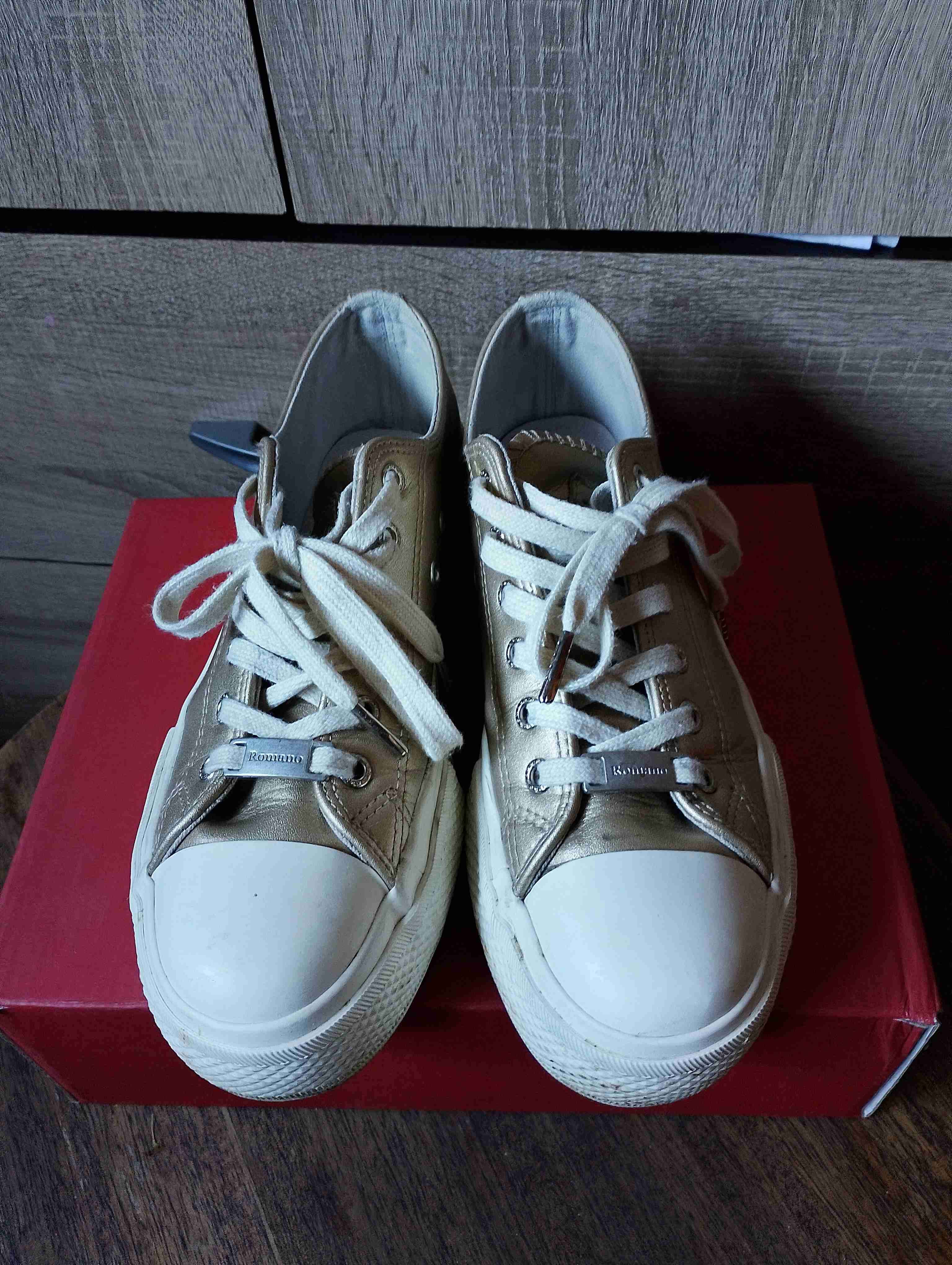 Zapatillas deportivas doradas - miniatura 2