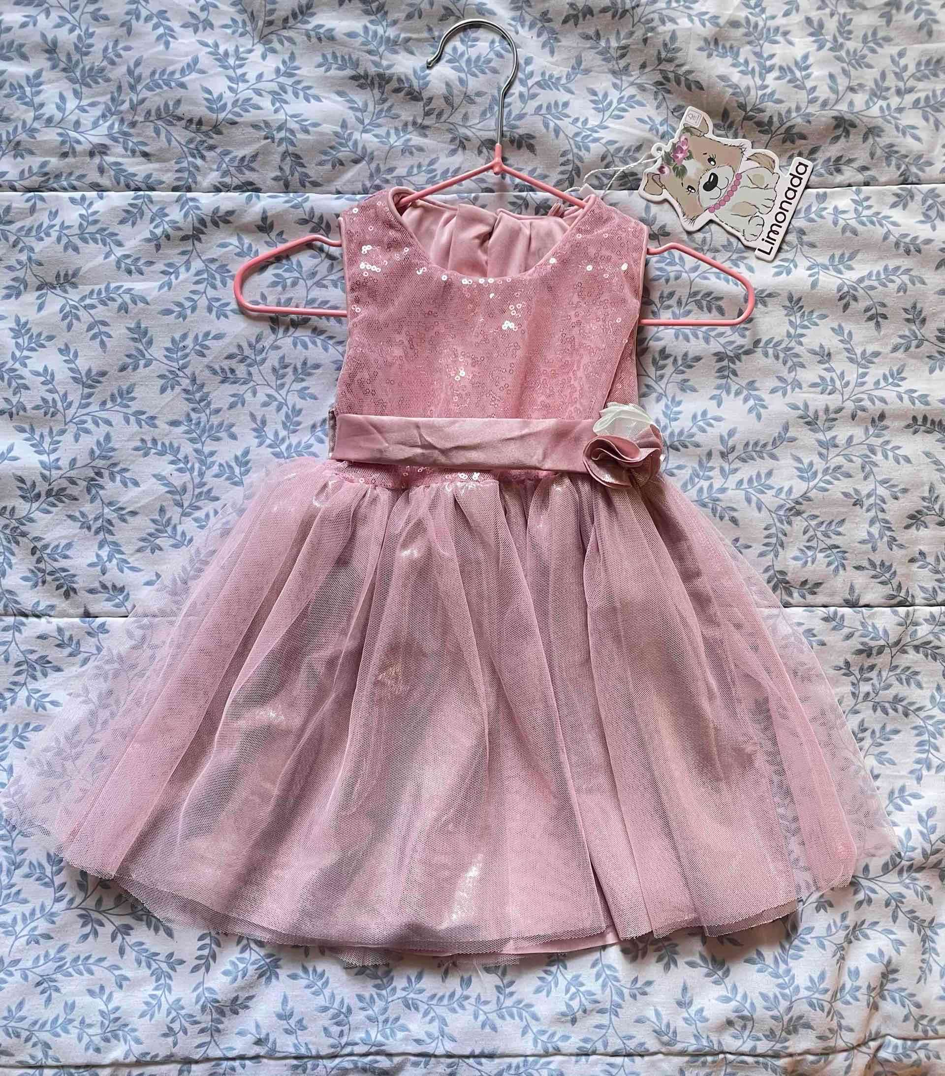 Vestido de niña rosado con brillo limonada
