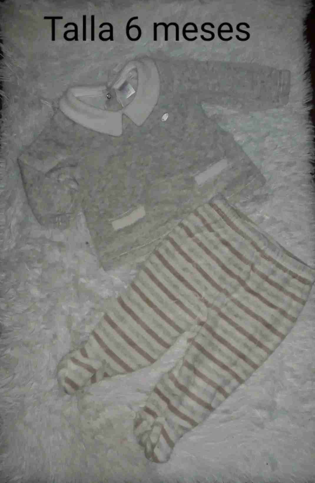 Conjunto bebé gris talla 6 meses